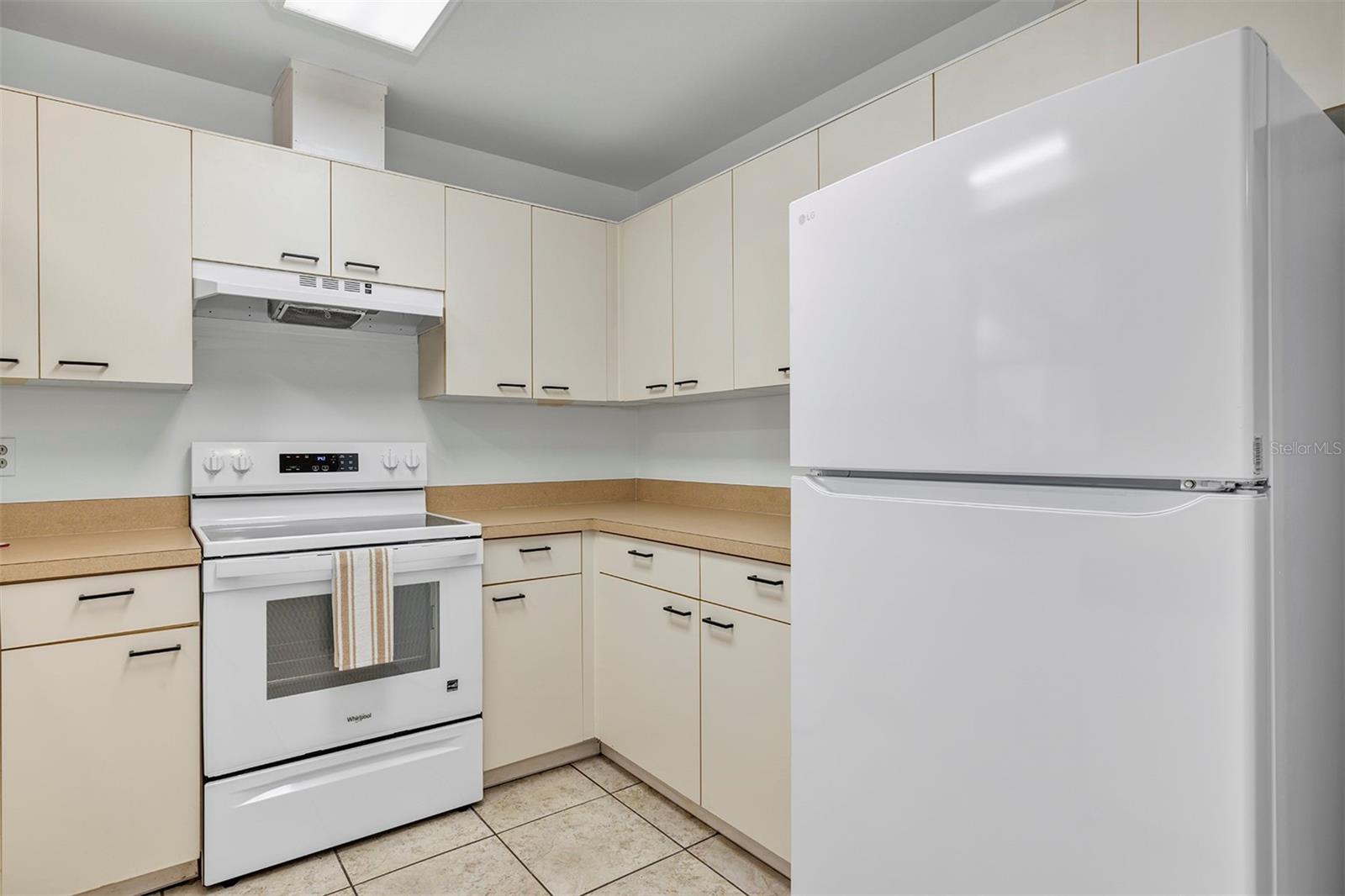 606 THIRD AVE, LADY LAKE, FL — photo 37