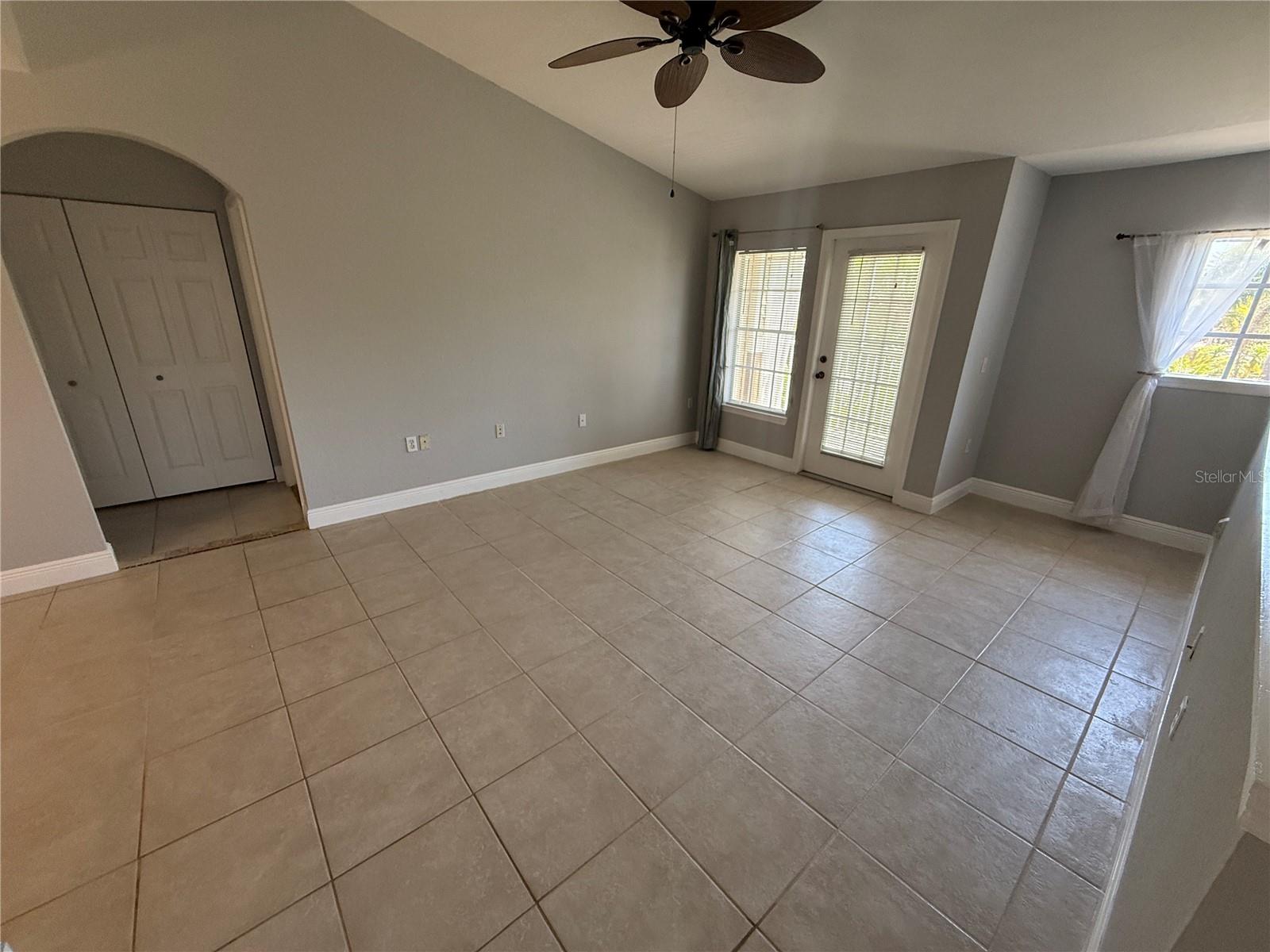 8932 MANOR LOOP #205, LAKEWOOD RANCH, FL — photo 4