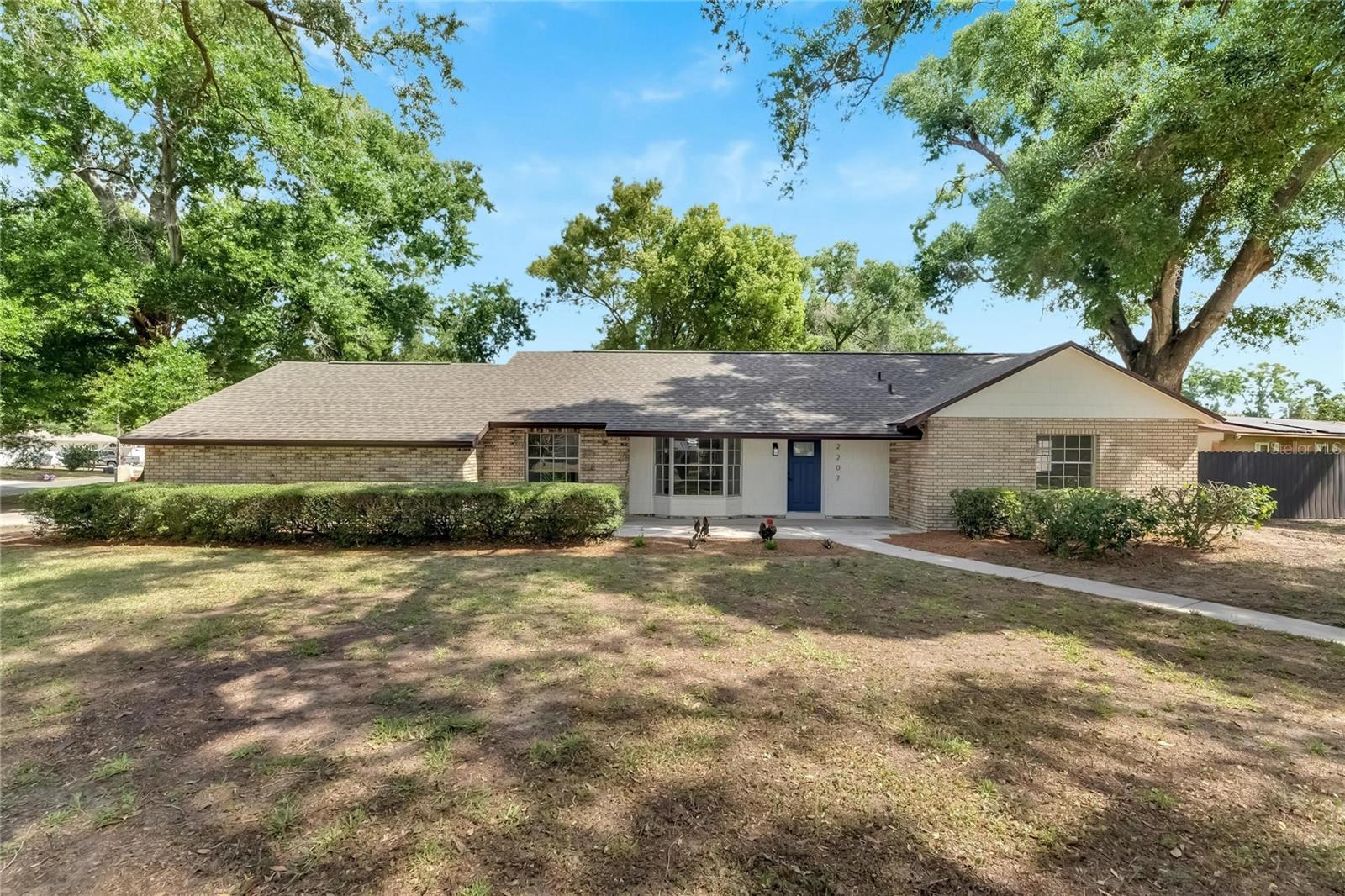 2207 PARKWOOD DR, VALRICO, FL