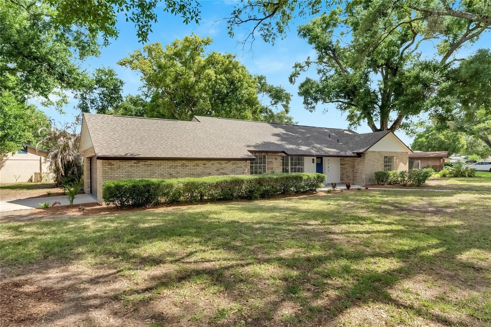 2207 PARKWOOD DR, VALRICO, FL — photo 3