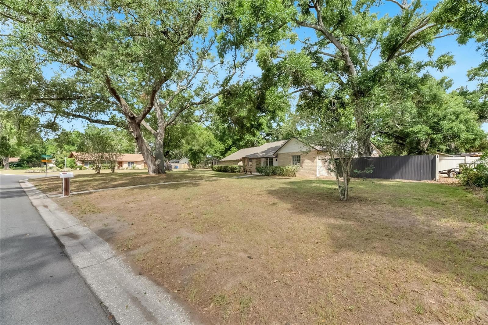 2207 PARKWOOD DR, VALRICO, FL — photo 7