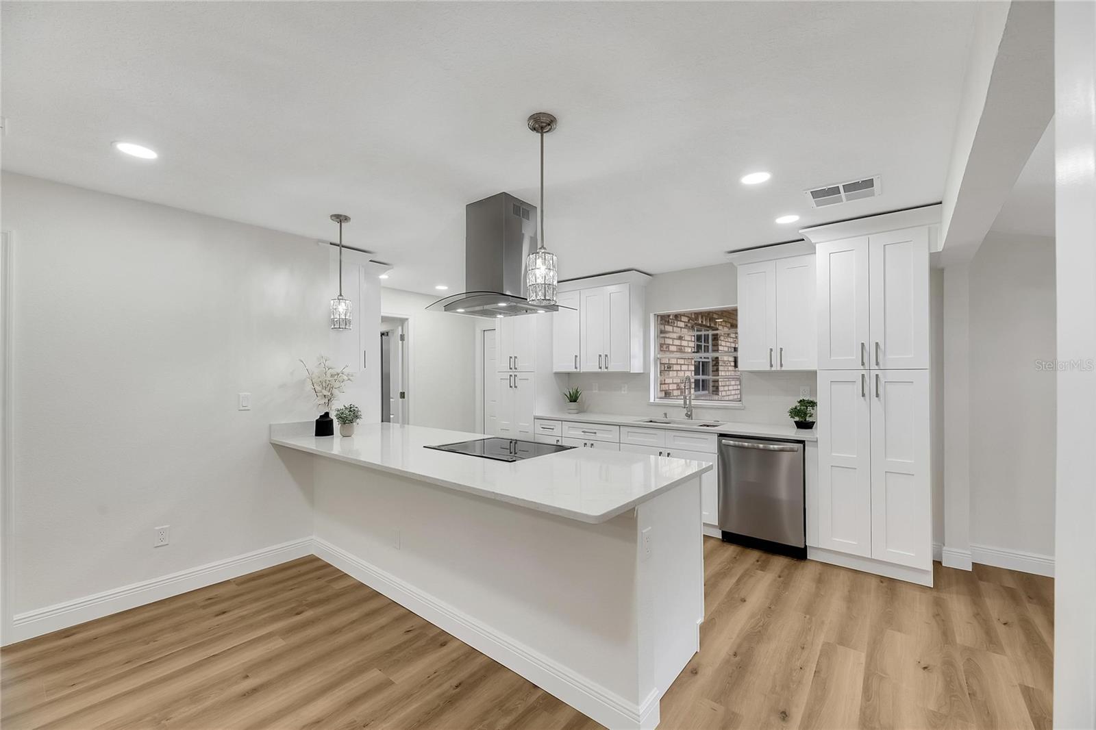 2207 PARKWOOD DR, VALRICO, FL — photo 24