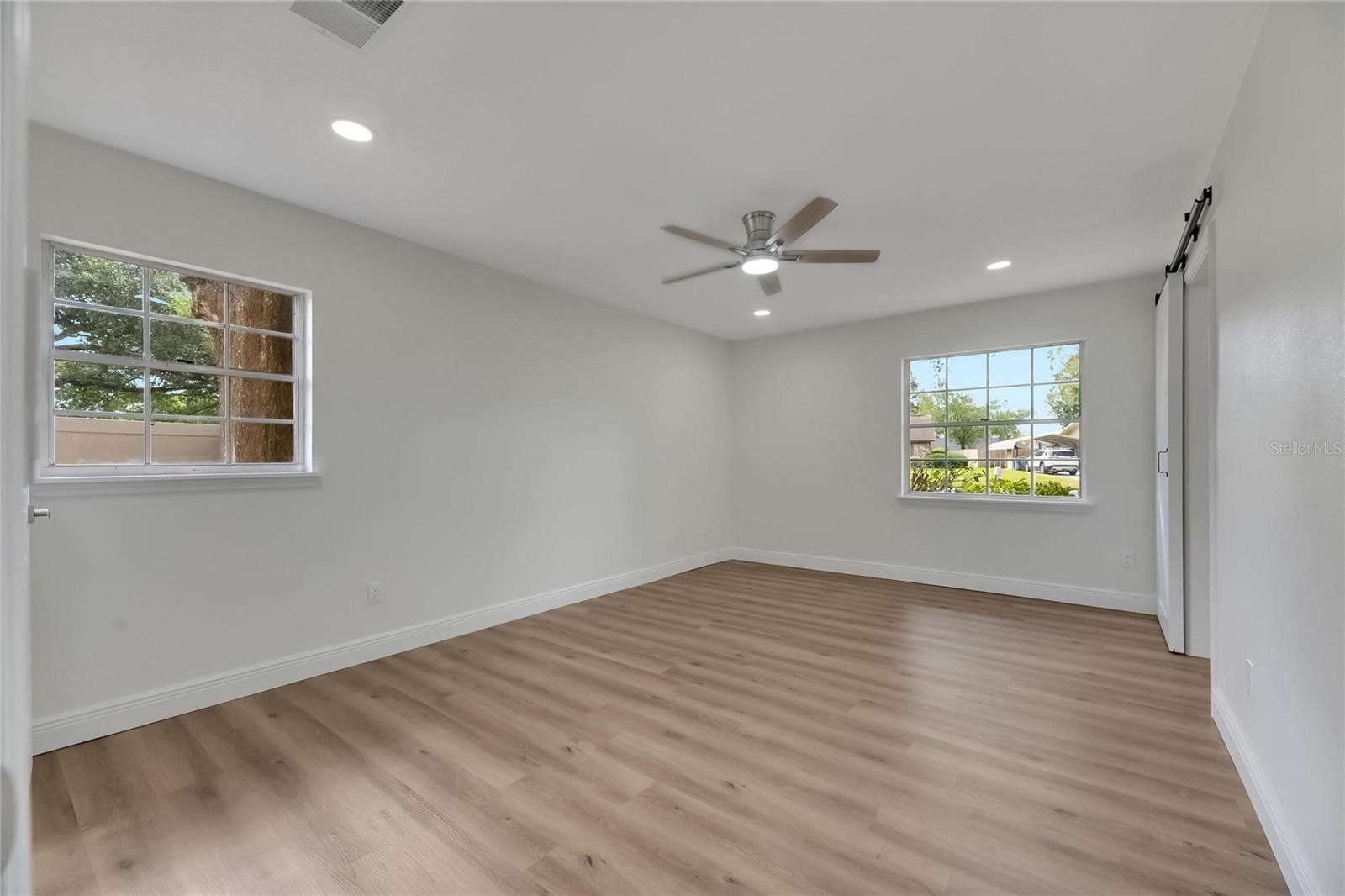 2207 PARKWOOD DR, VALRICO, FL — photo 37