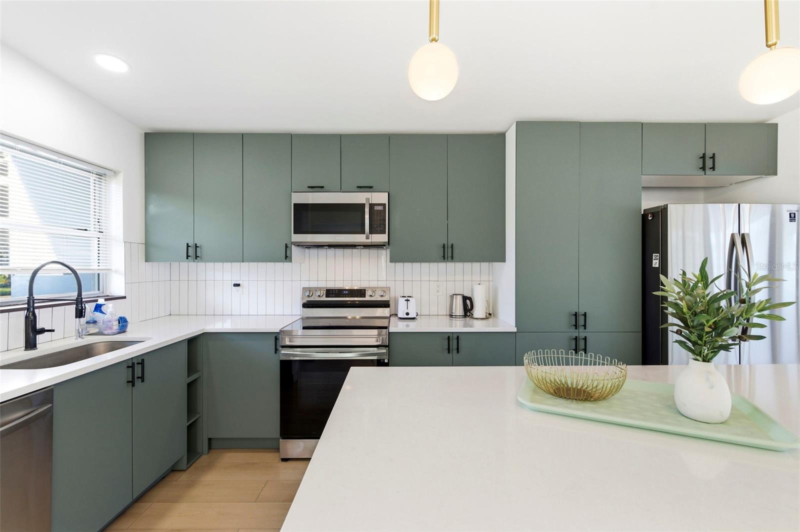 6350 HAMPTON DRIVE N, ST PETERSBURG, FL — photo 10