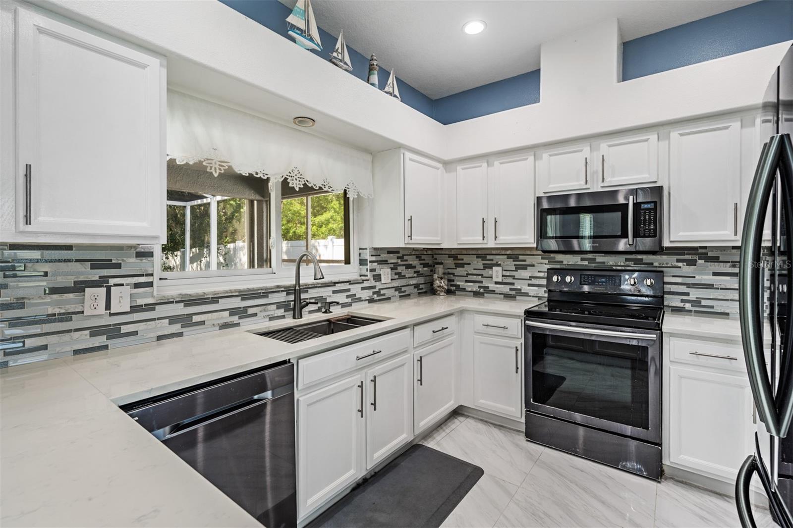 380 ROSALIND LN, OLDSMAR, FL — photo 8