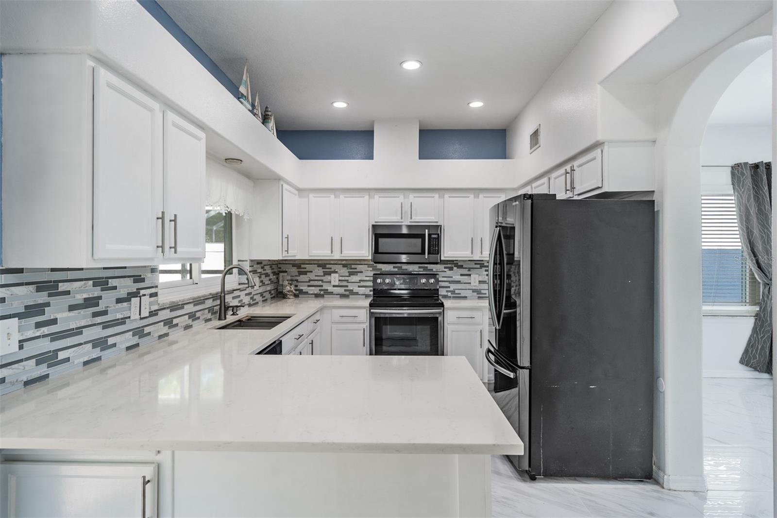 380 ROSALIND LN, OLDSMAR, FL — photo 10