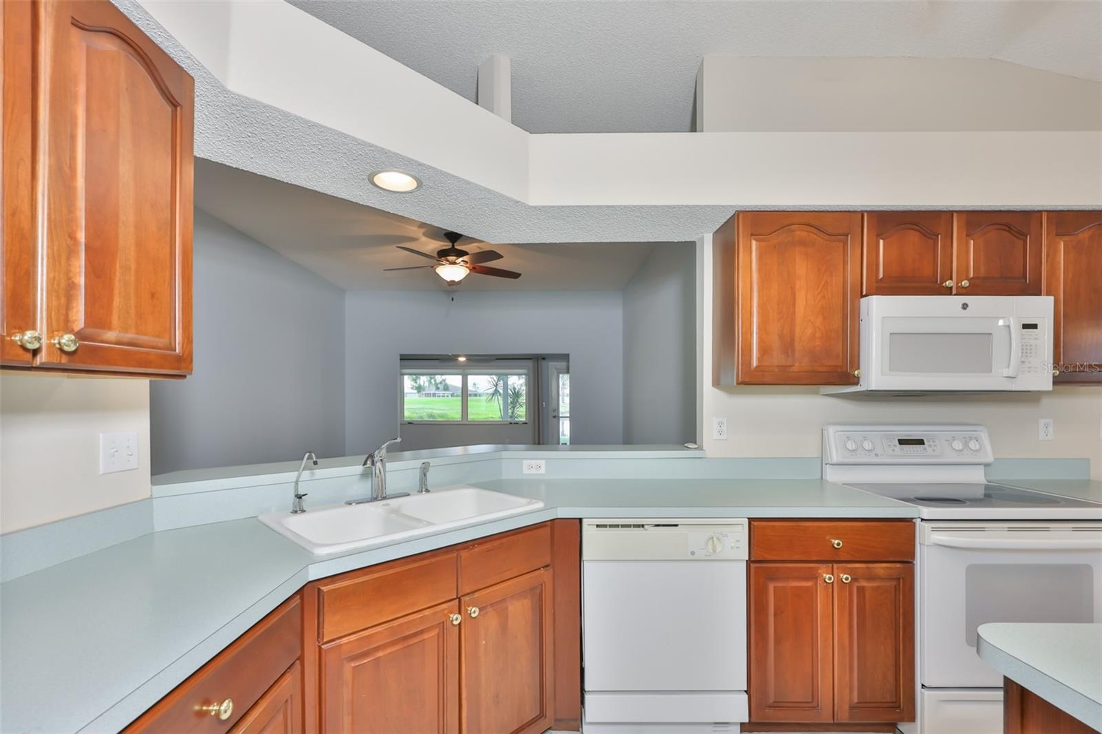 951 VILLEROY GREENS DR, SUN CITY CENTER, FL — photo 15