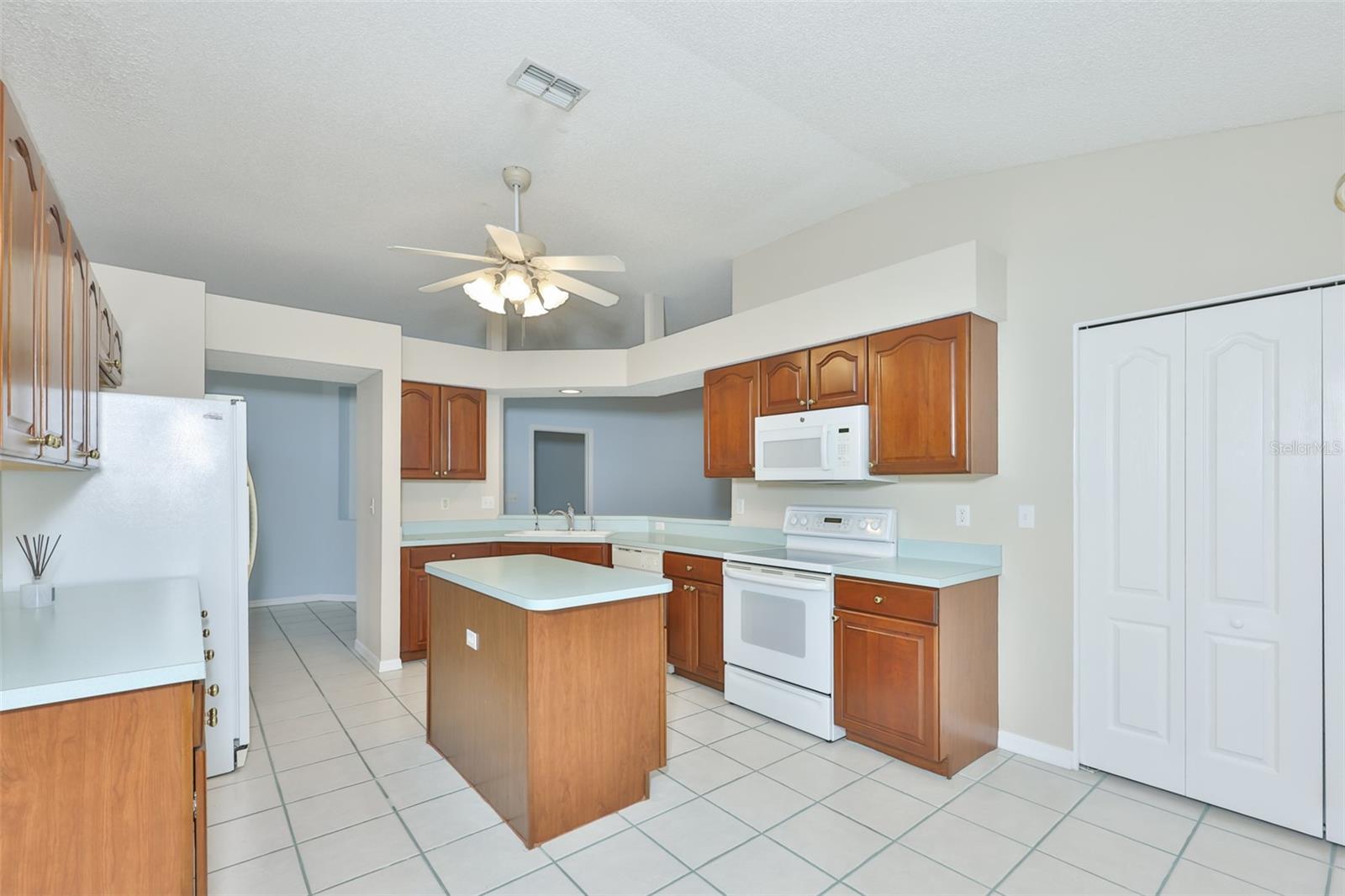 951 VILLEROY GREENS DR, SUN CITY CENTER, FL — photo 16