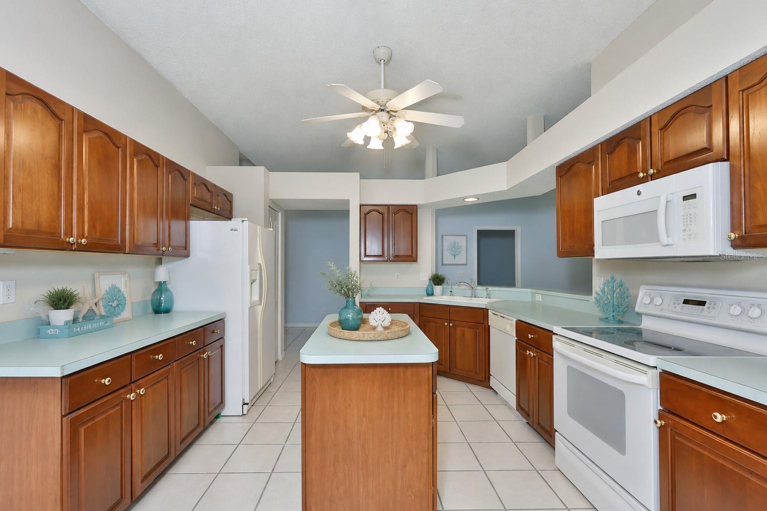 951 VILLEROY GREENS DR, SUN CITY CENTER, FL — photo 18