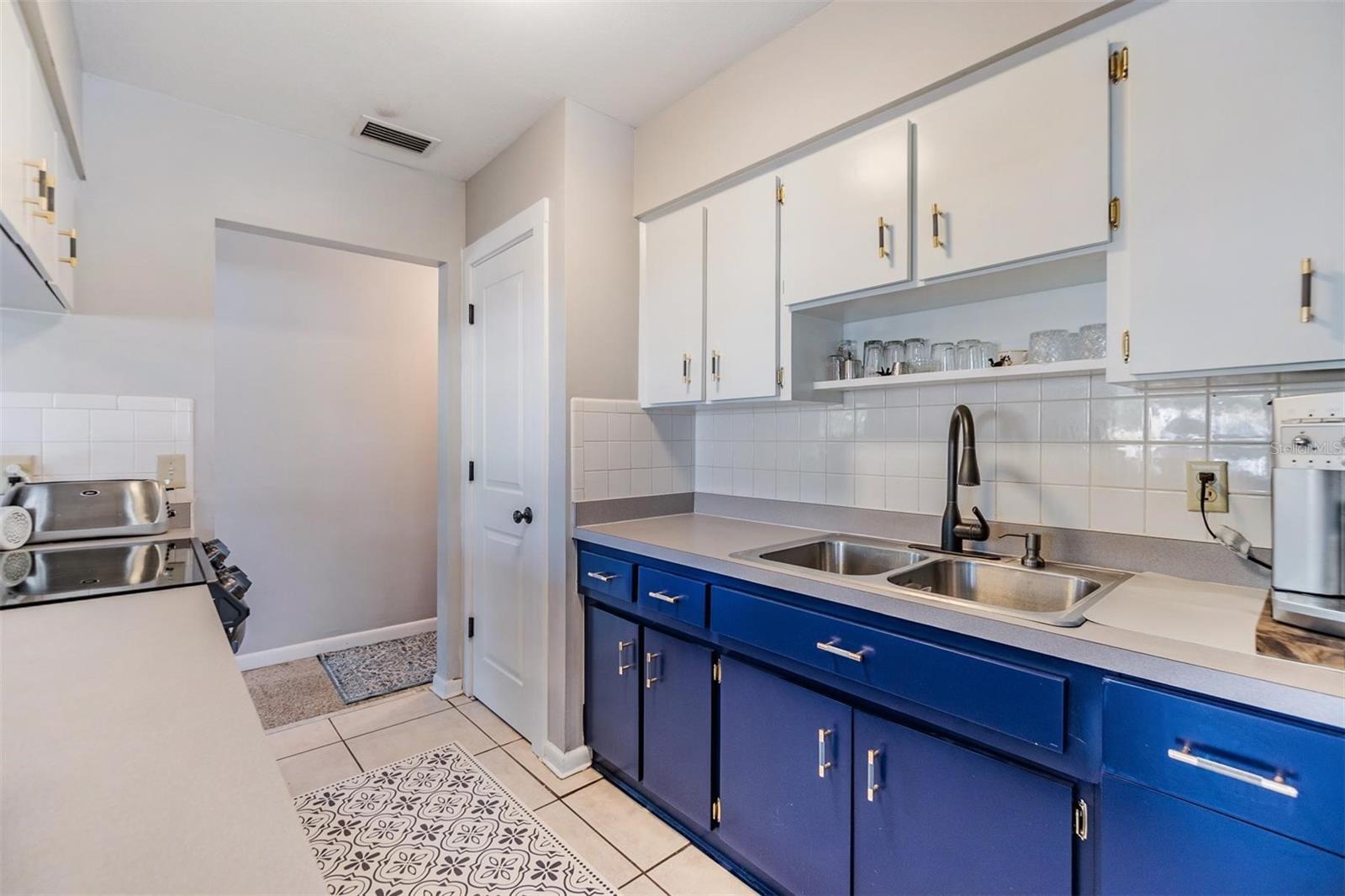 2808 W LAKE AVE, TAMPA, FL — photo 11