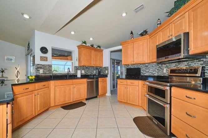 844 NE 6TH AVE, CAPE CORAL, FL — photo 19