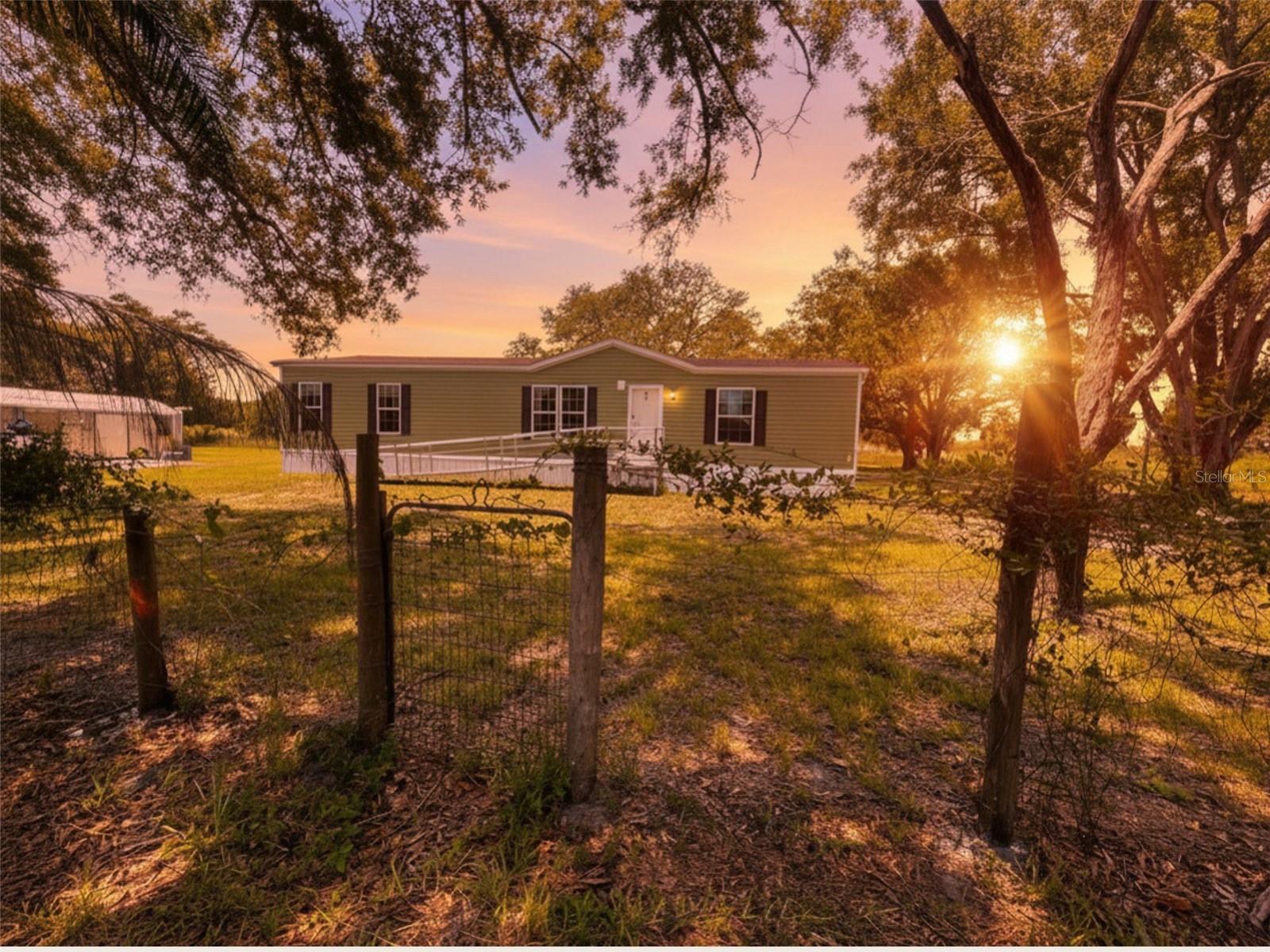 9827 SE HOTH RD, ARCADIA, FL — photo 2