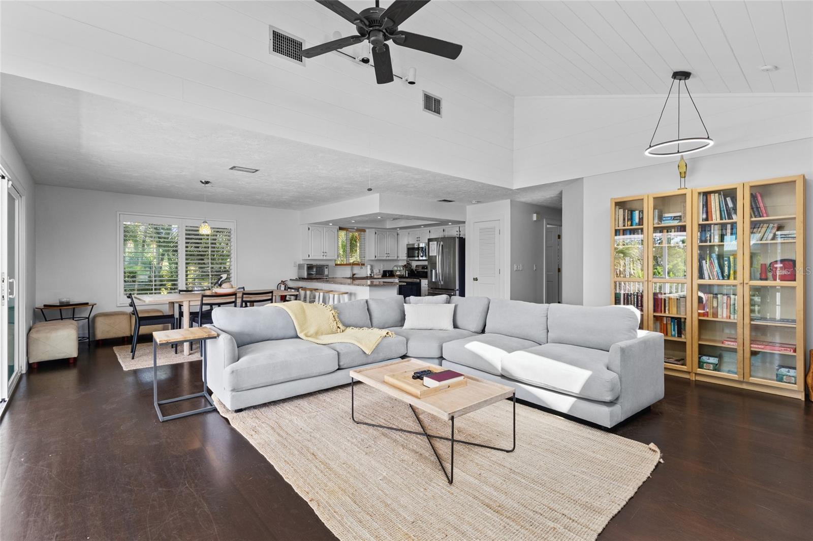 315 SPRING AVE, ANNA MARIA, FL — photo 12
