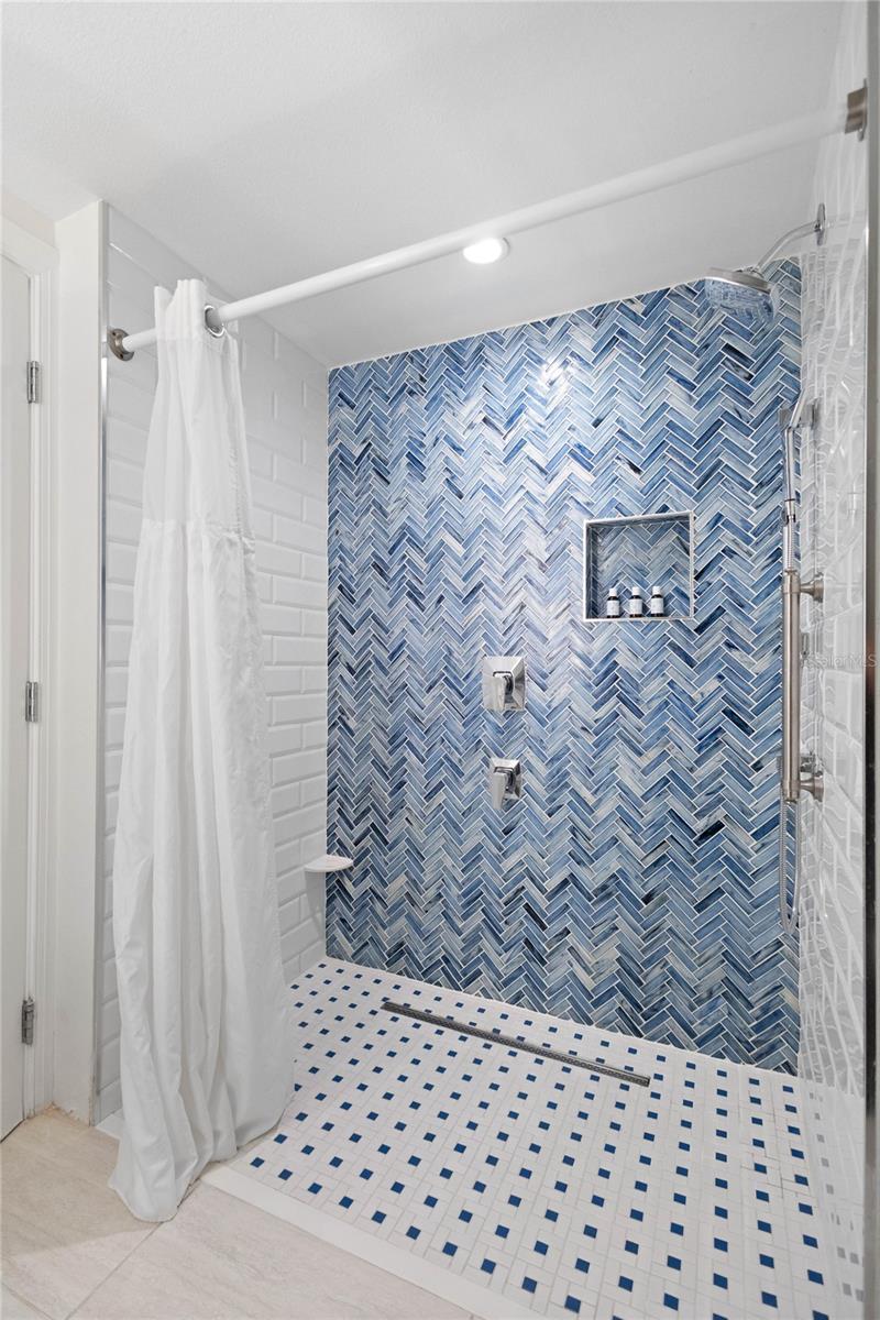 240 SANDS POINT RD #4104, LONGBOAT KEY, FL — photo 21