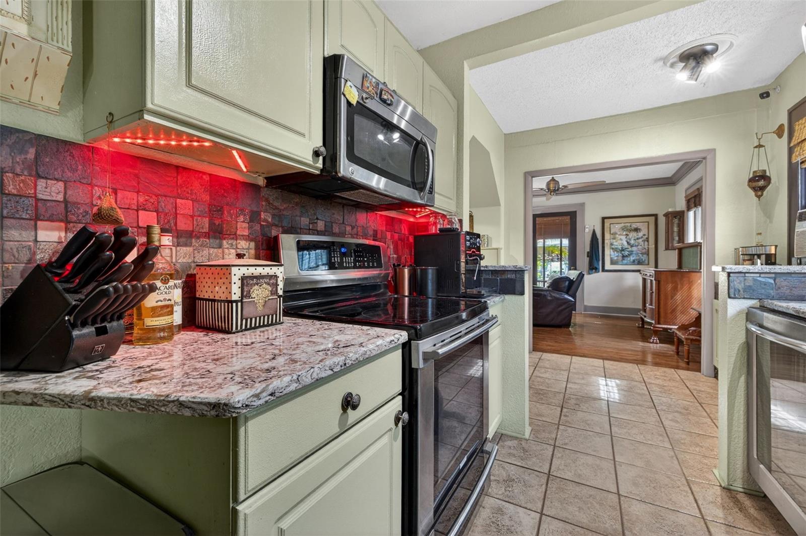 652 8TH AVE N, ST PETERSBURG, FL — photo 13