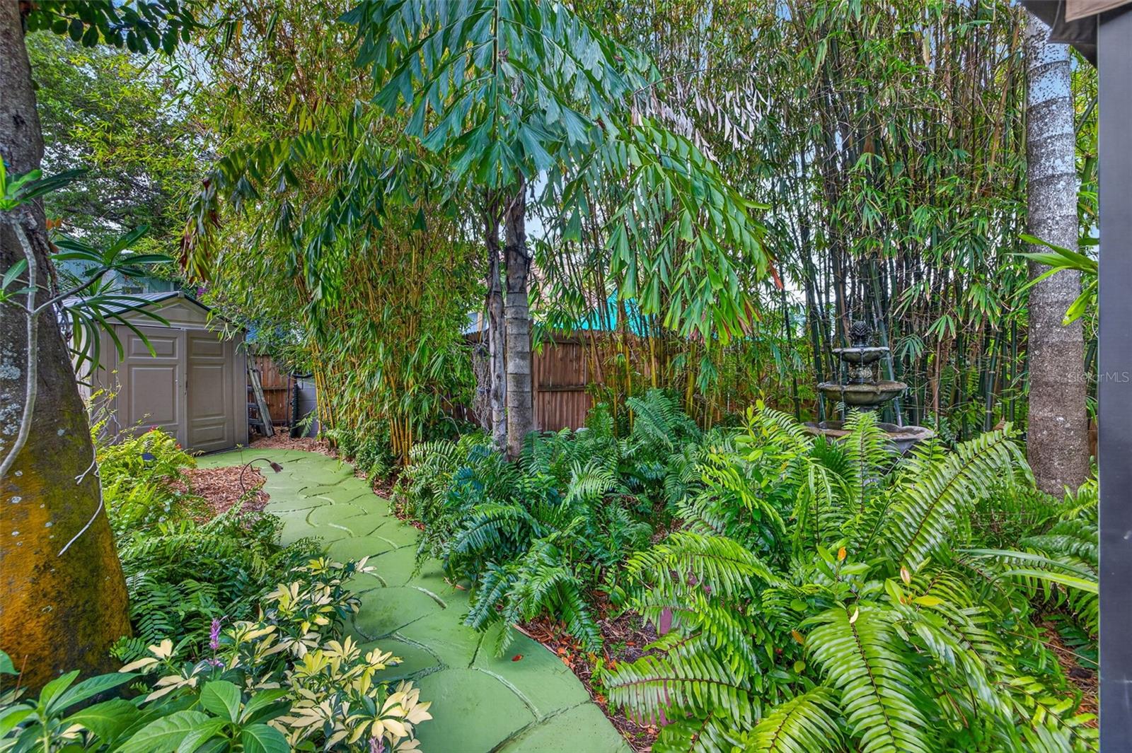 652 8TH AVE N, ST PETERSBURG, FL — photo 25