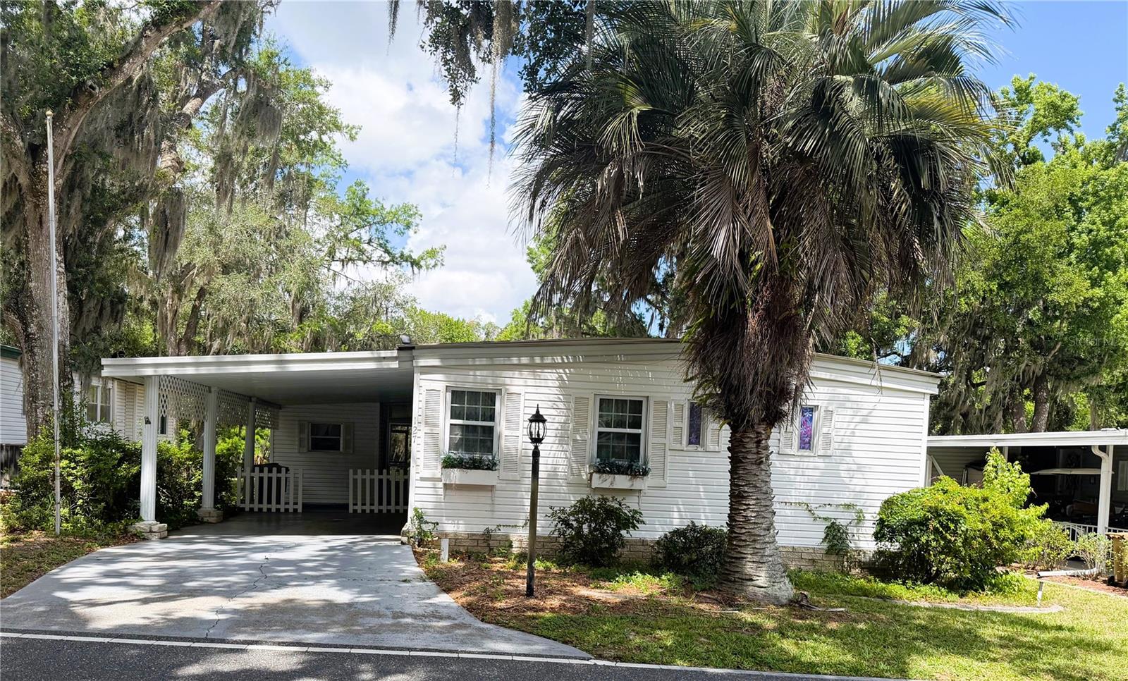 127 ROYAL PALM DR, LEESBURG, FL