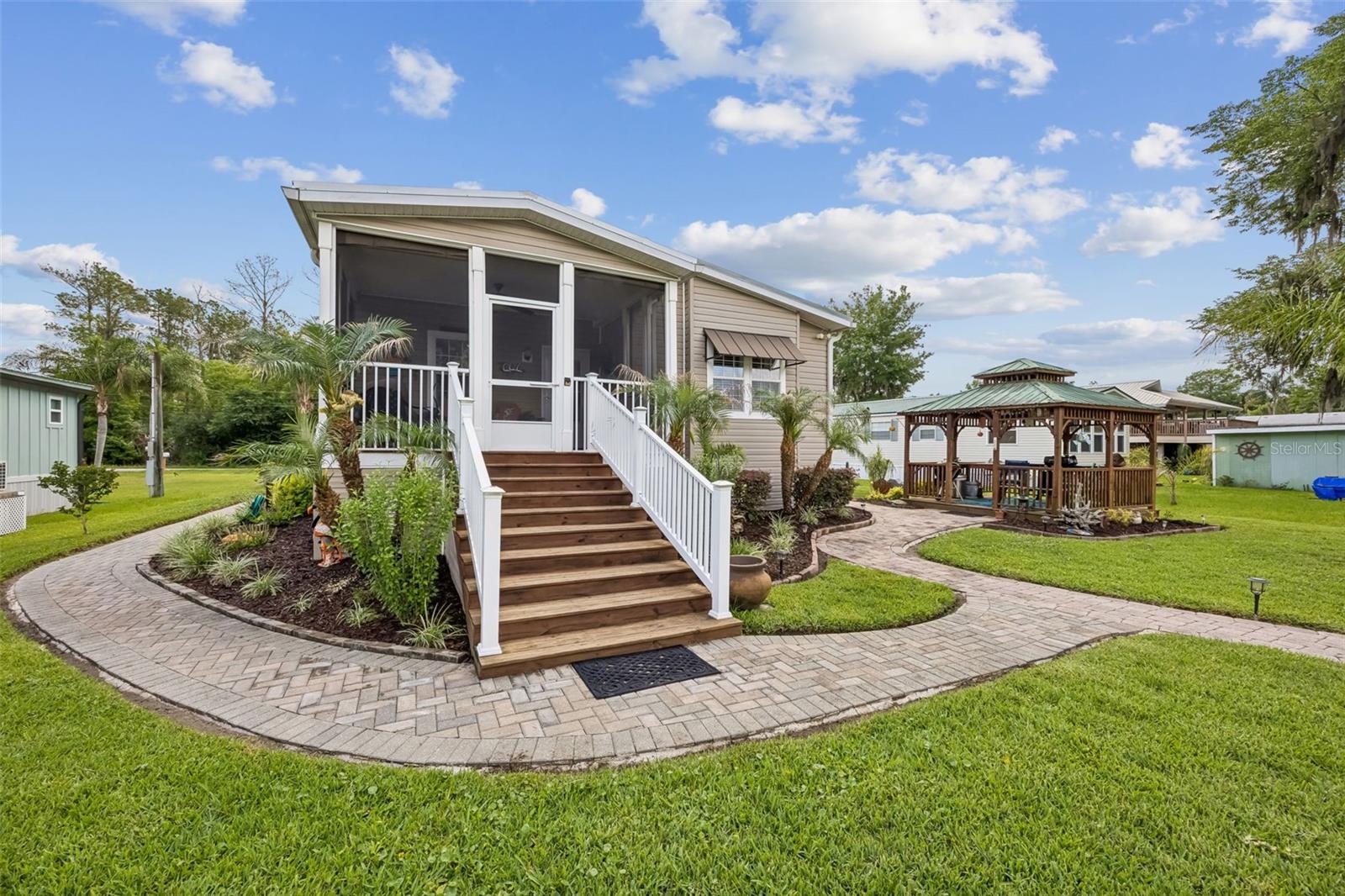 329 PARADISE CIR, SATSUMA, FL — photo 24