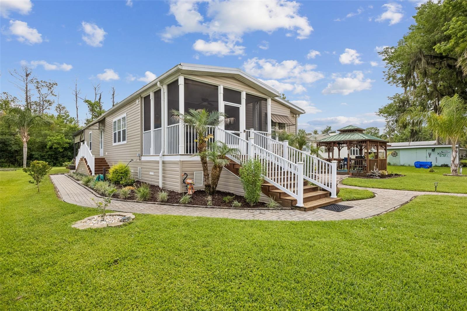 329 PARADISE CIR, SATSUMA, FL — photo 25