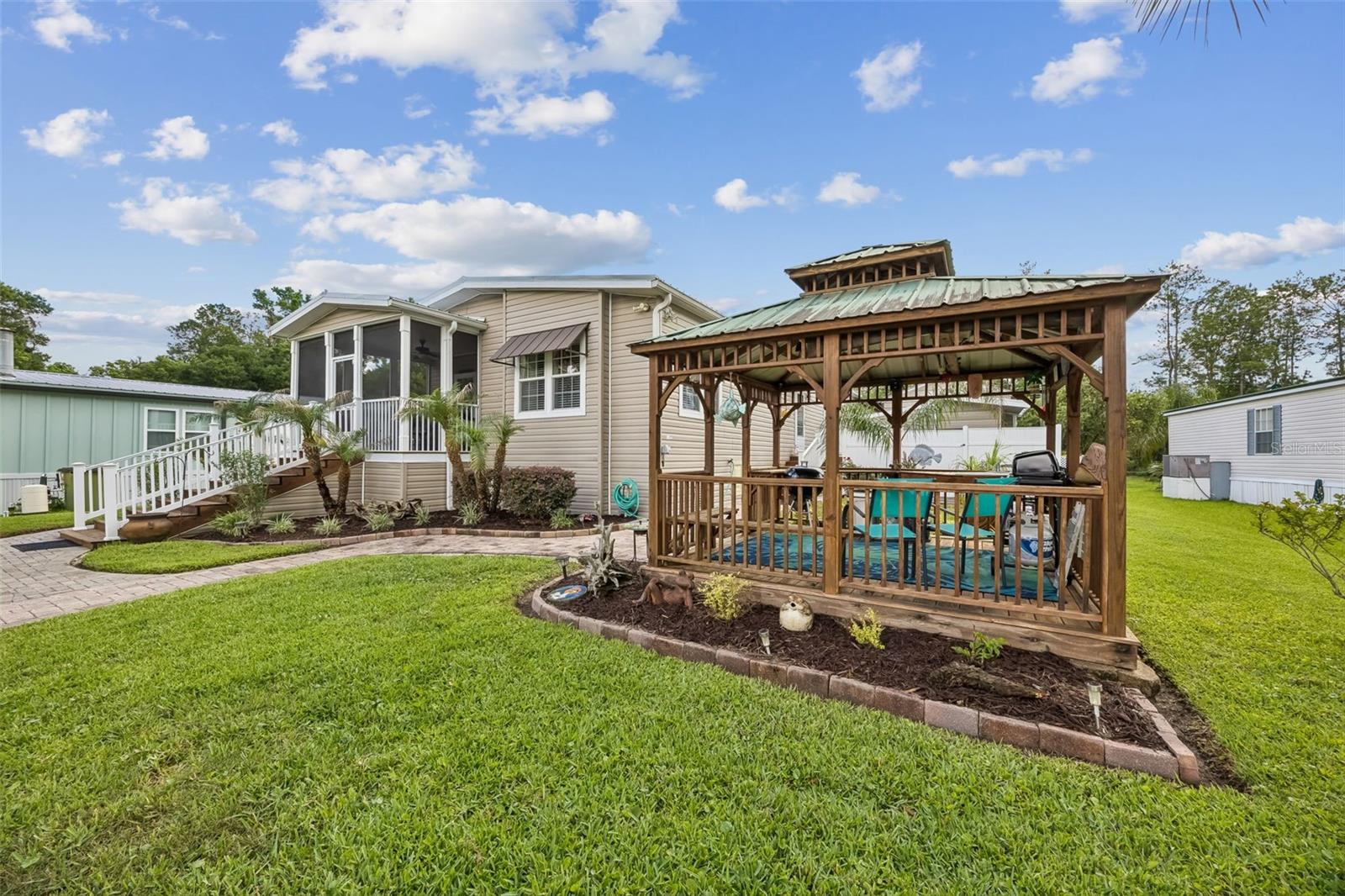 329 PARADISE CIR, SATSUMA, FL — photo 32