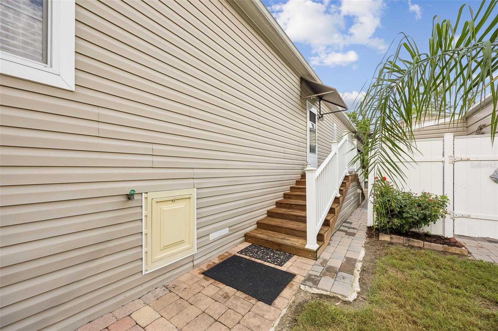 329 PARADISE CIR, SATSUMA, FL — photo 40
