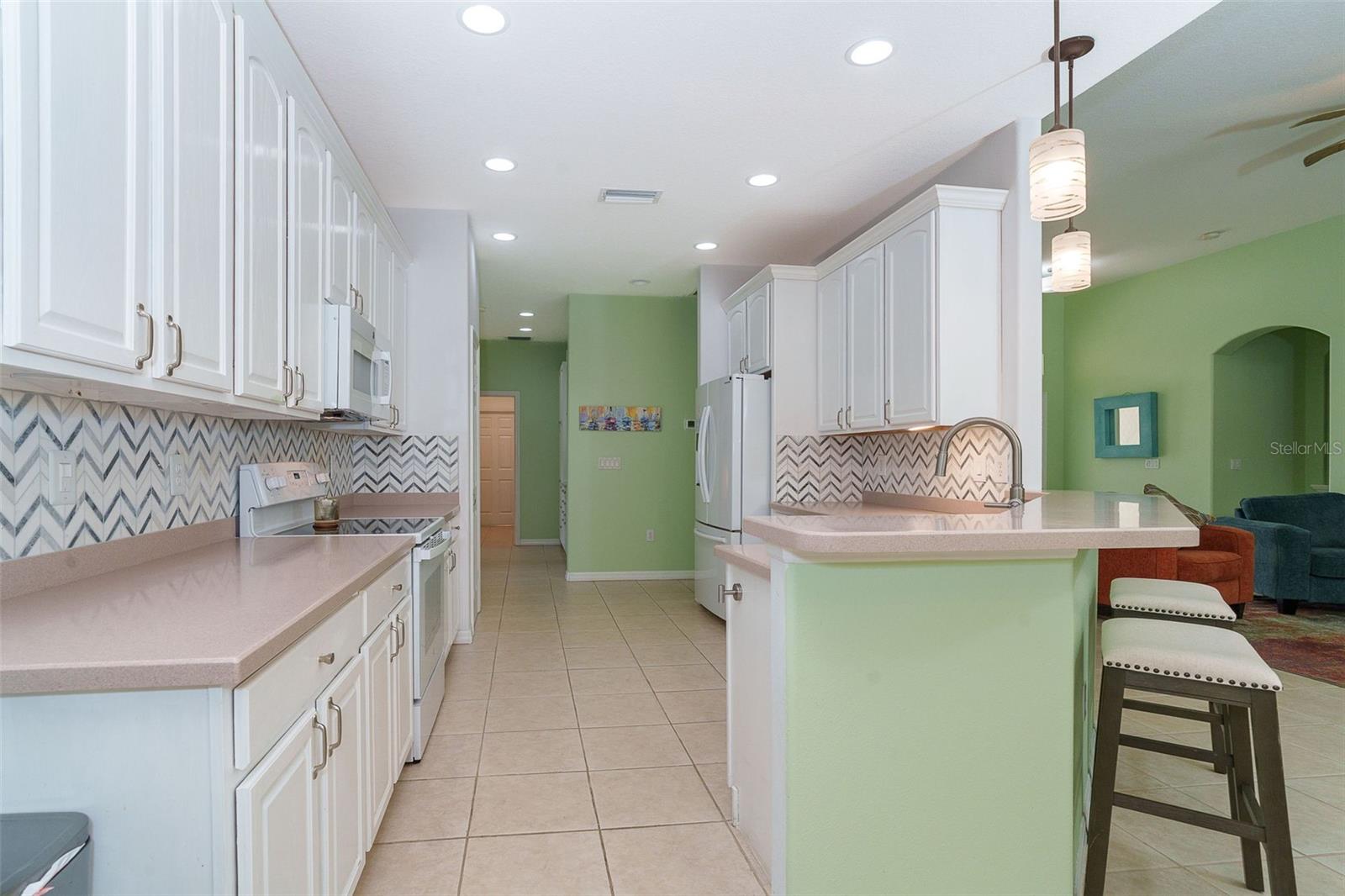 122 CLEAR LAKE DR, ENGLEWOOD, FL — photo 17