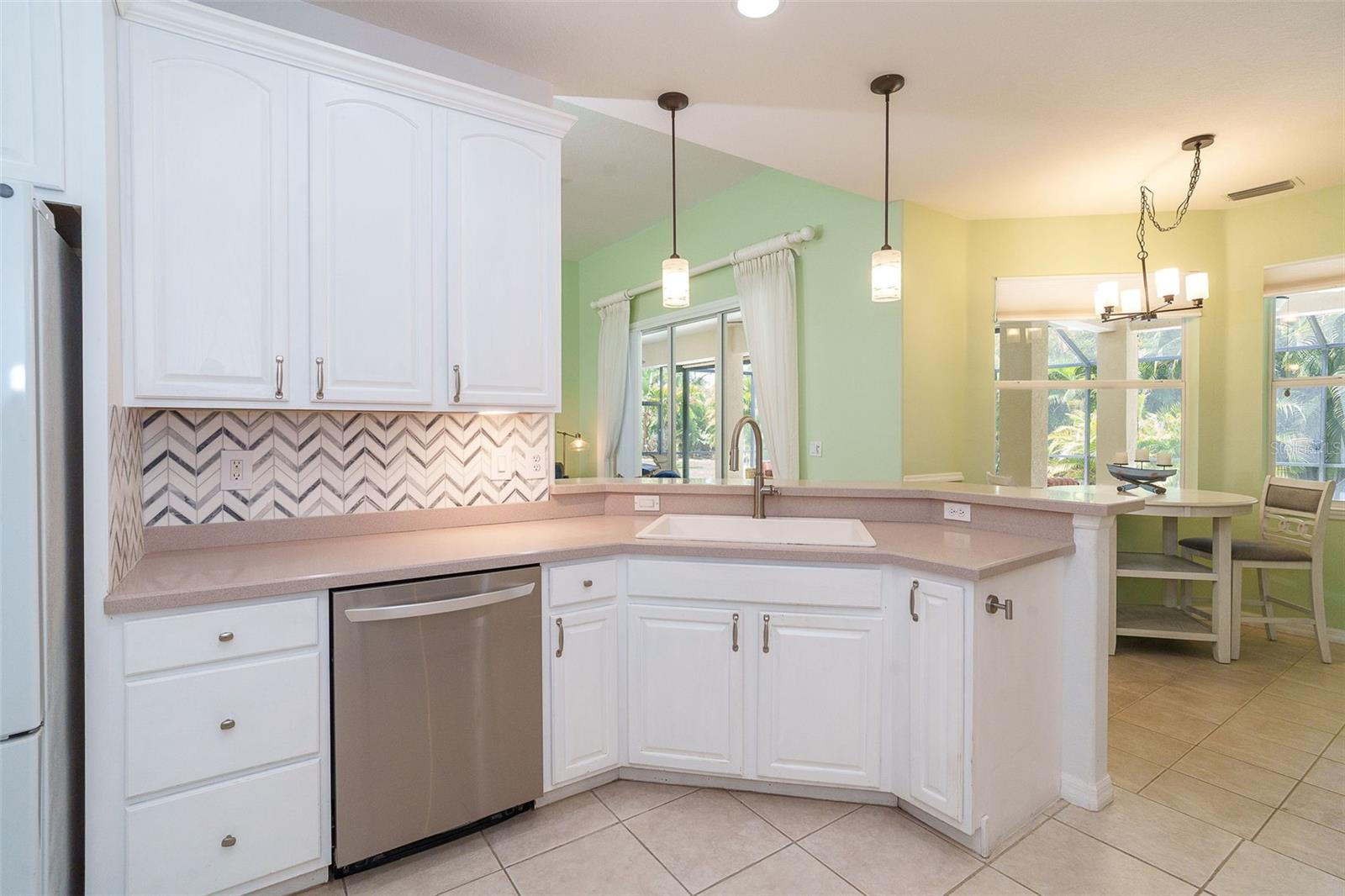 122 CLEAR LAKE DR, ENGLEWOOD, FL — photo 22