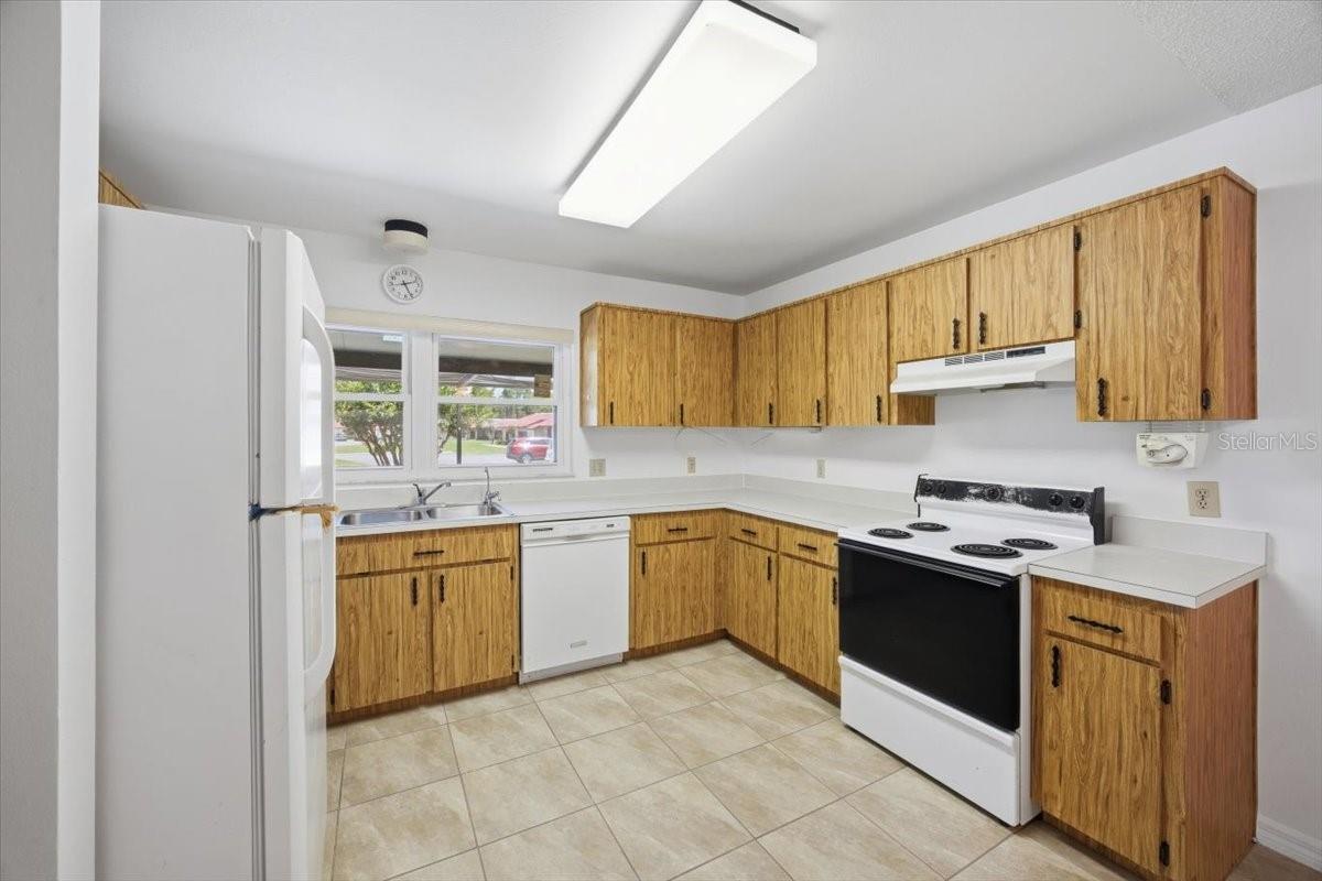535 HUNTER CIR #535, KISSIMMEE, FL — photo 2