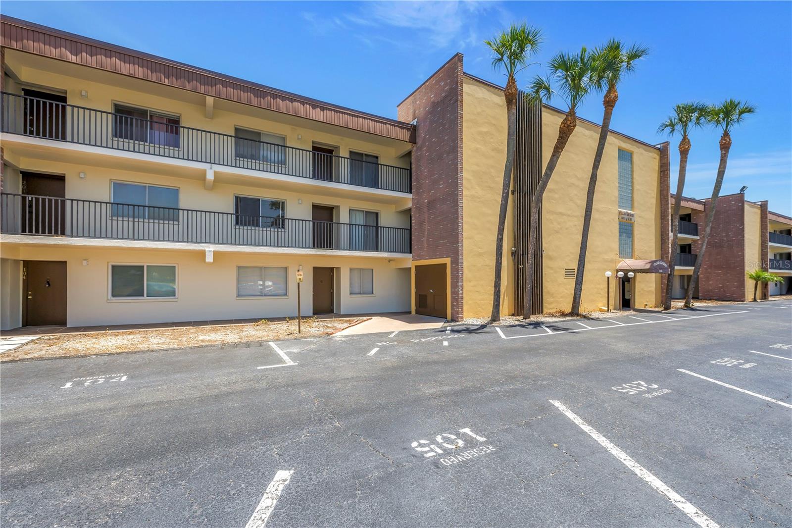 4435 1ST ST NE #104, ST PETERSBURG, FL