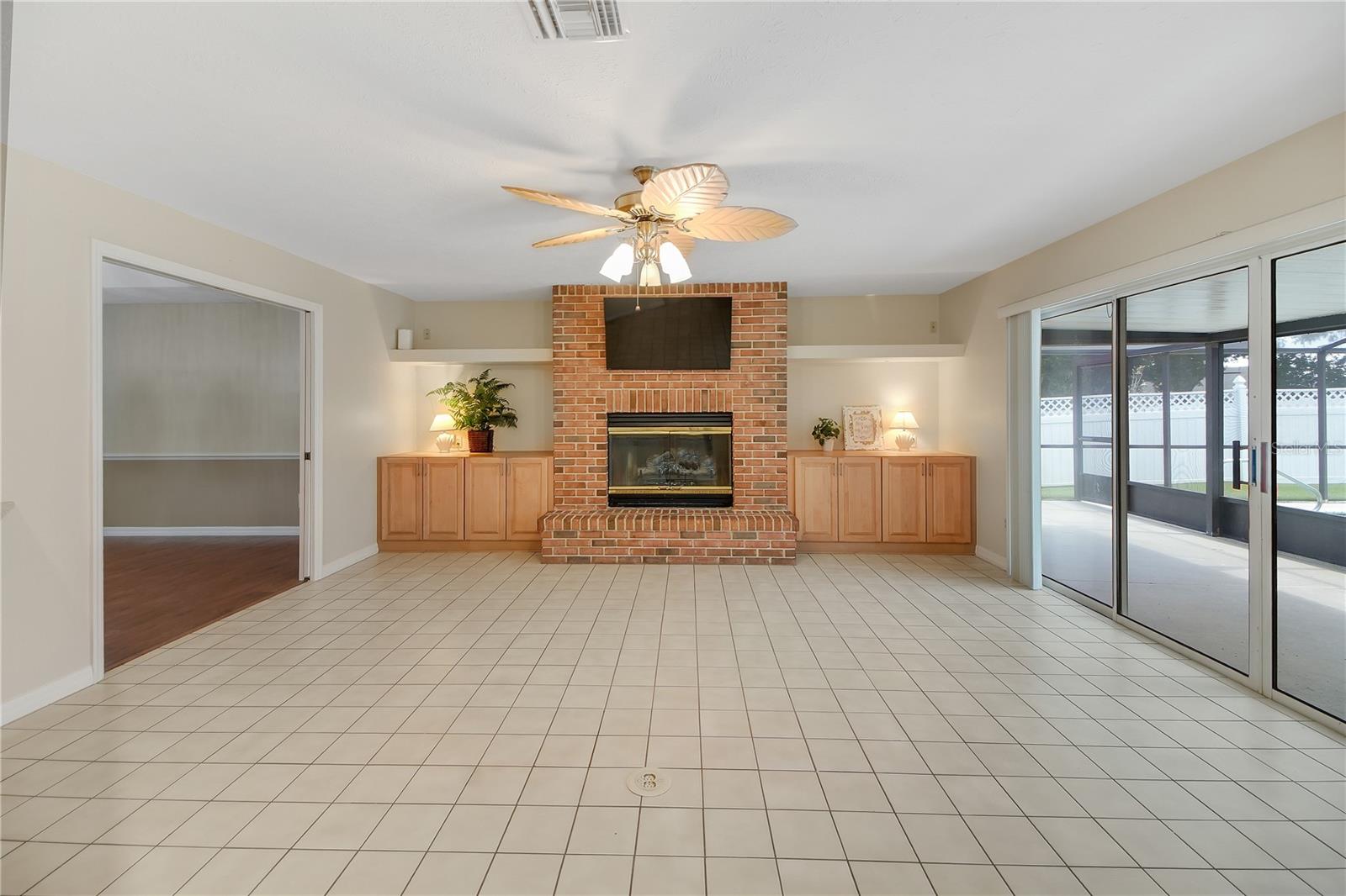 317 WOODLAND TRL, LADY LAKE, FL — photo 36
