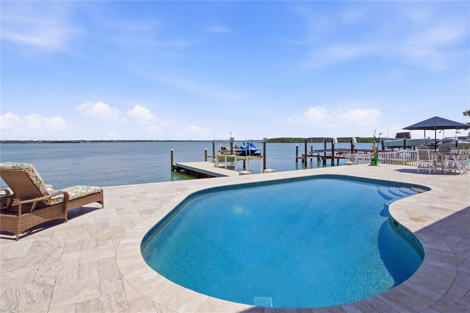 547 JOHNS PASS AVE, MADEIRA BEACH, FL