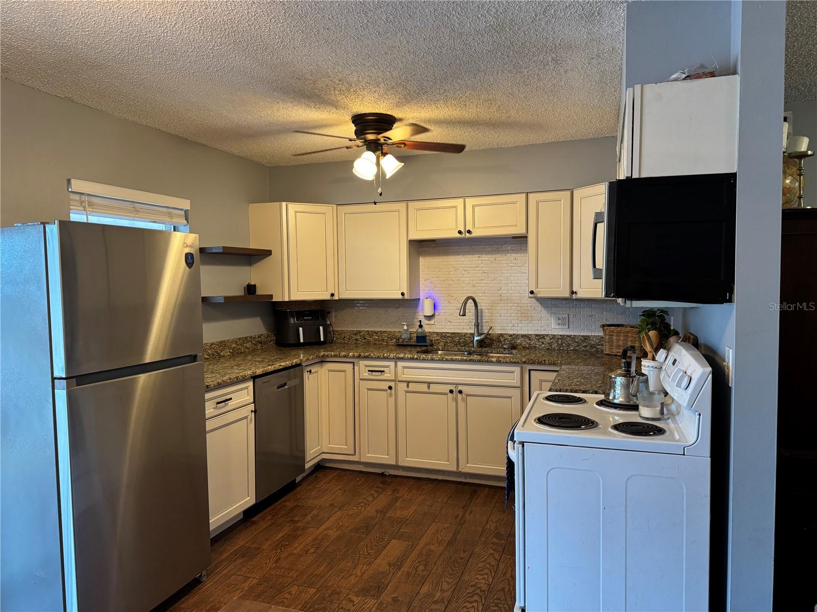 580 FERN AVE, TAVARES, FL — photo 7