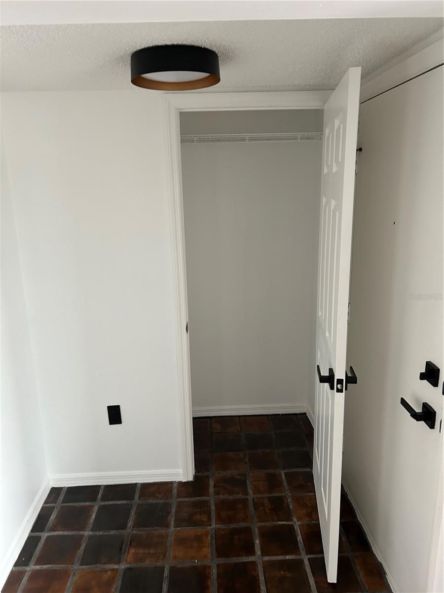 2462 KINGFISHER LN #J203, CLEARWATER, FL — photo 9