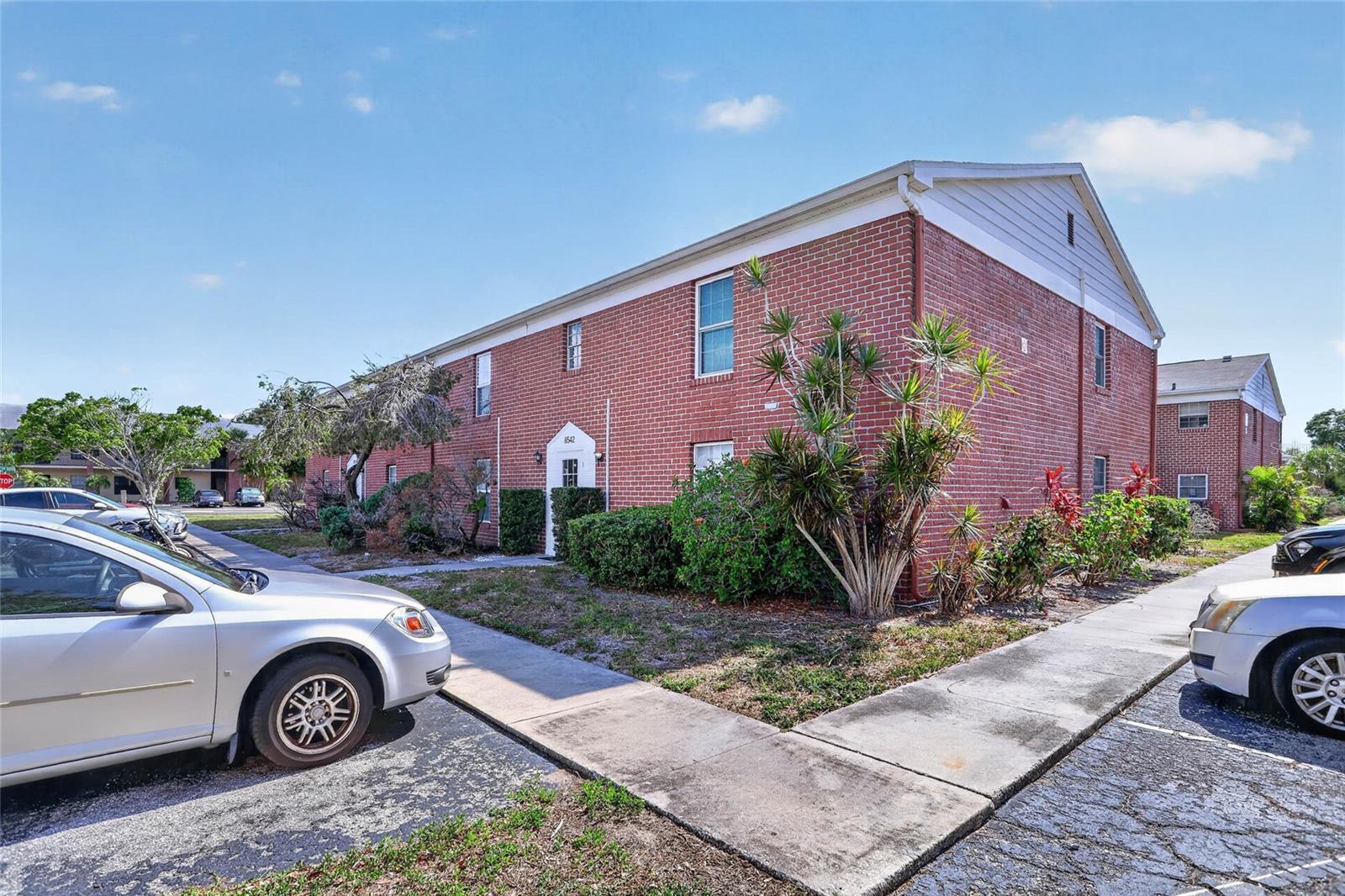 8542 10TH ST N #B, ST PETERSBURG, FL — photo 4
