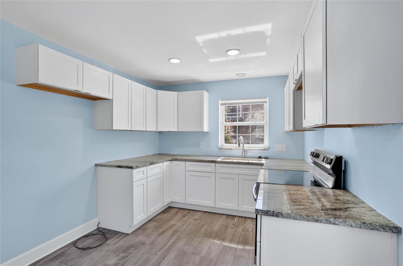 8542 10TH ST N #B, ST PETERSBURG, FL — photo 10