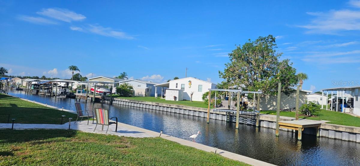122 W SAINT ANNES CIR, APOLLO BEACH, FL — photo 2