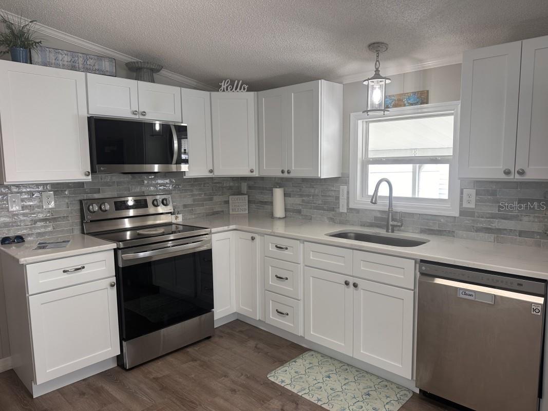 122 W SAINT ANNES CIR, APOLLO BEACH, FL — photo 5