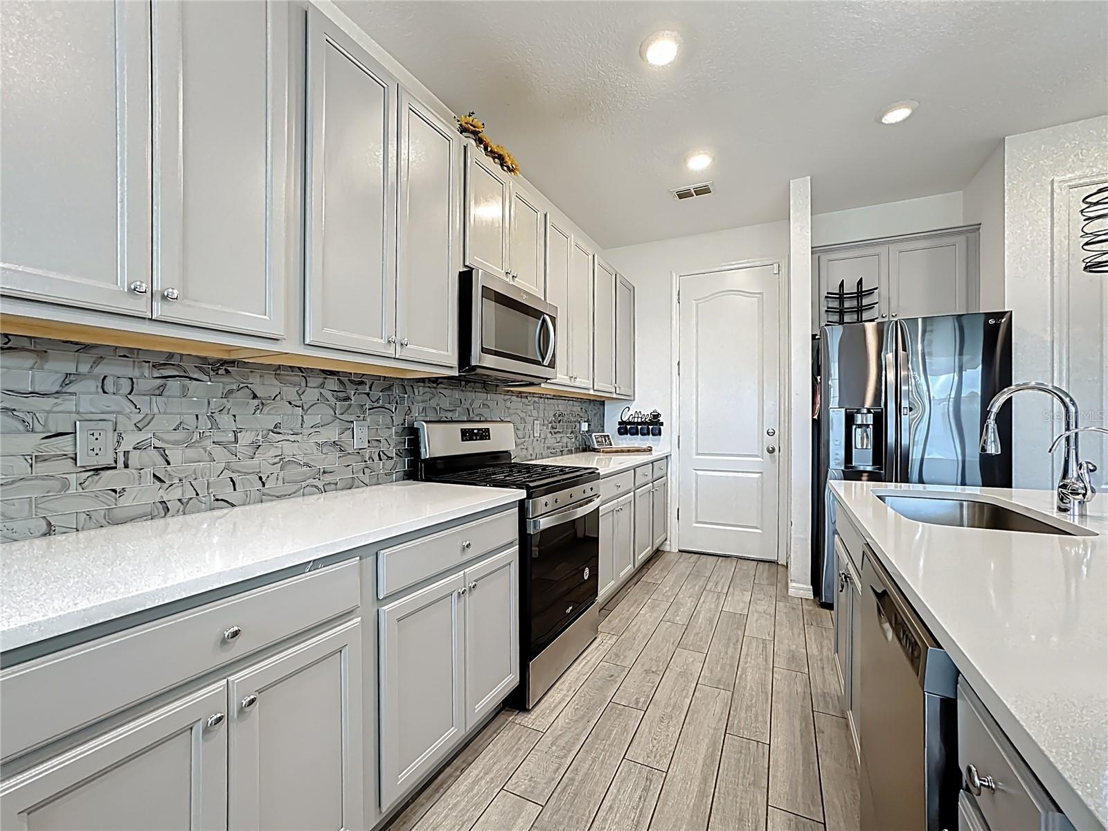 721 BENOI DR, DAVENPORT, FL — photo 13