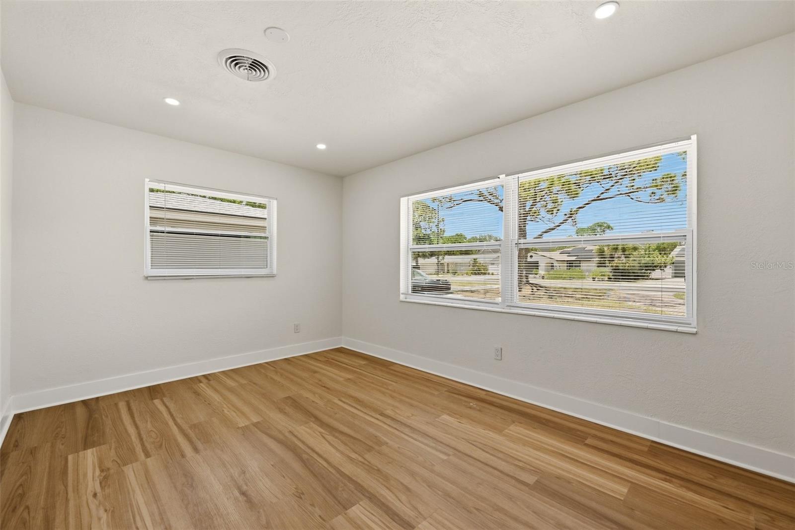 2440 66TH AVE S, ST PETERSBURG, FL — photo 16
