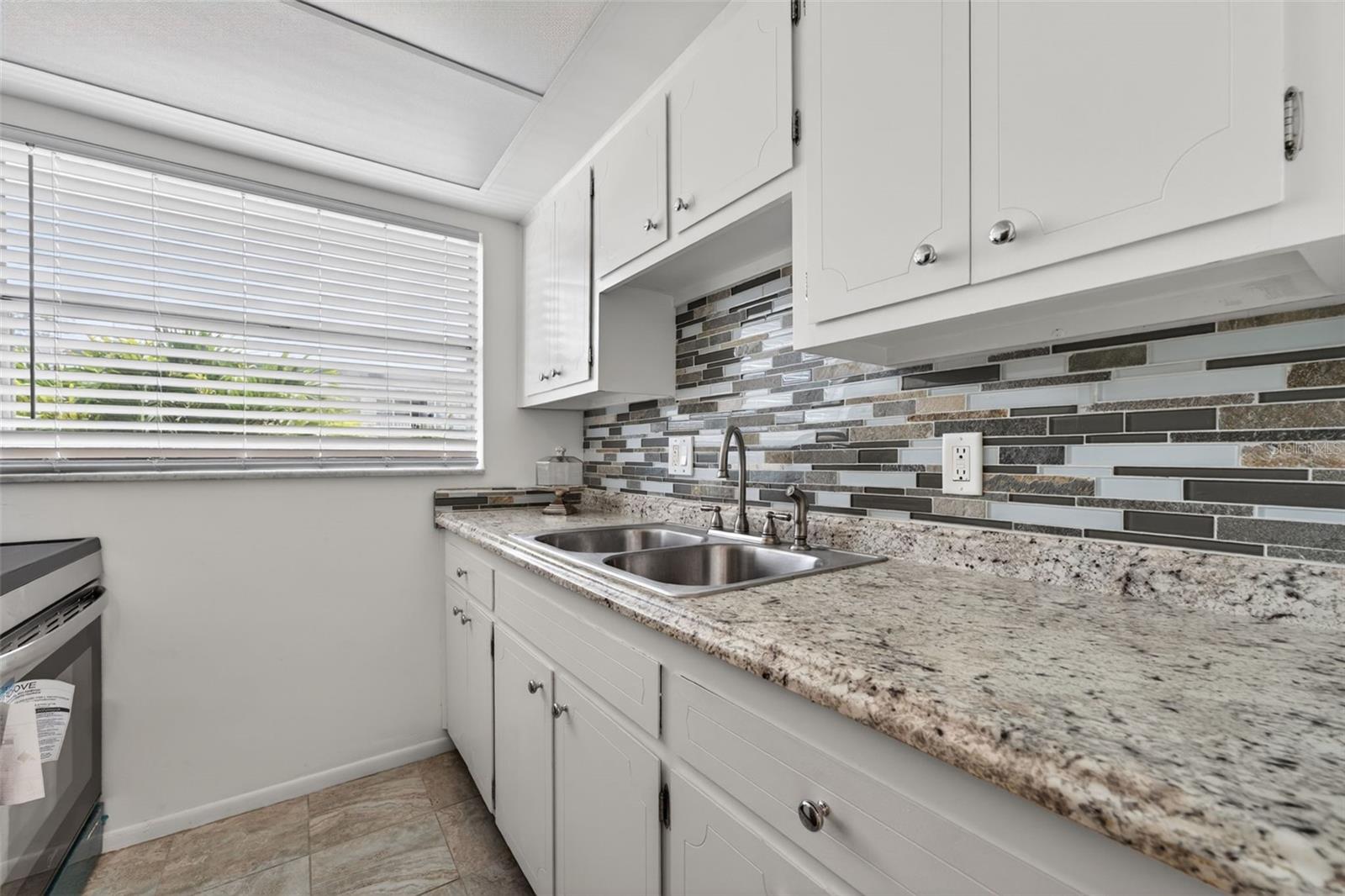 1221 DREW ST #A5, CLEARWATER, FL — photo 12