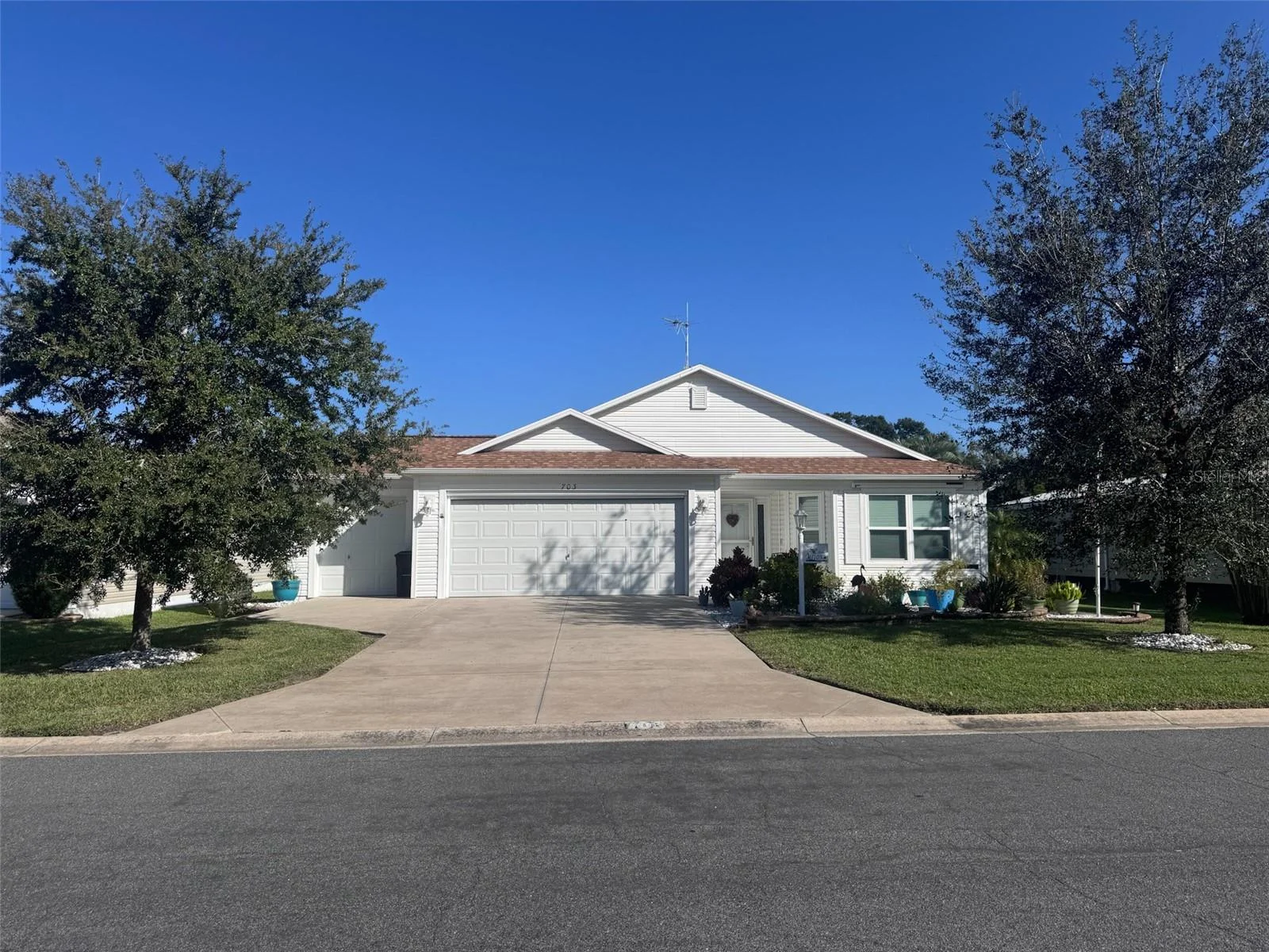 703 ROYAL PALM AVE, LADY LAKE, FL — photo 1