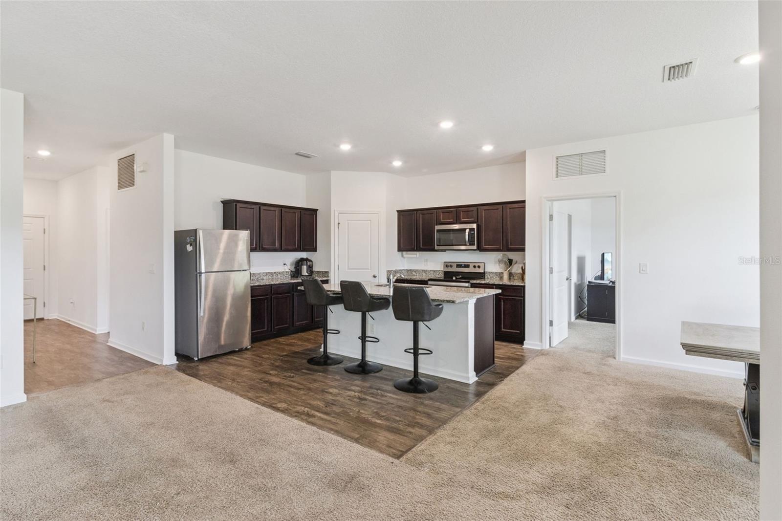 903 SHIMMERING OAKS LN, SEFFNER, FL — photo 17
