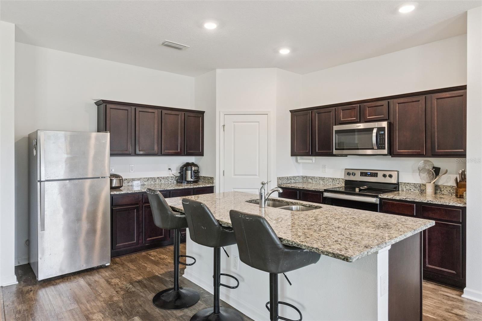 903 SHIMMERING OAKS LN, SEFFNER, FL — photo 19