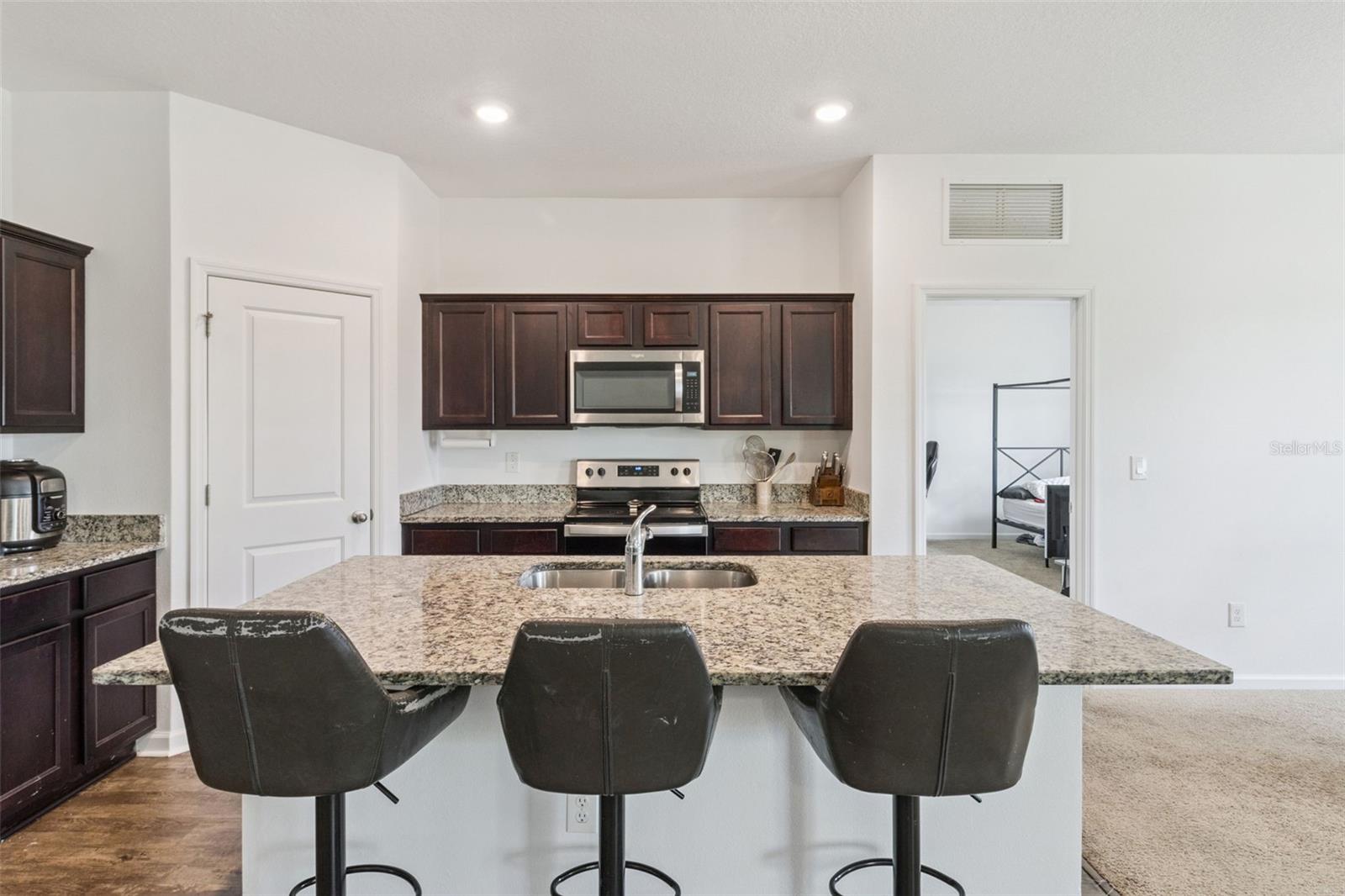 903 SHIMMERING OAKS LN, SEFFNER, FL — photo 20