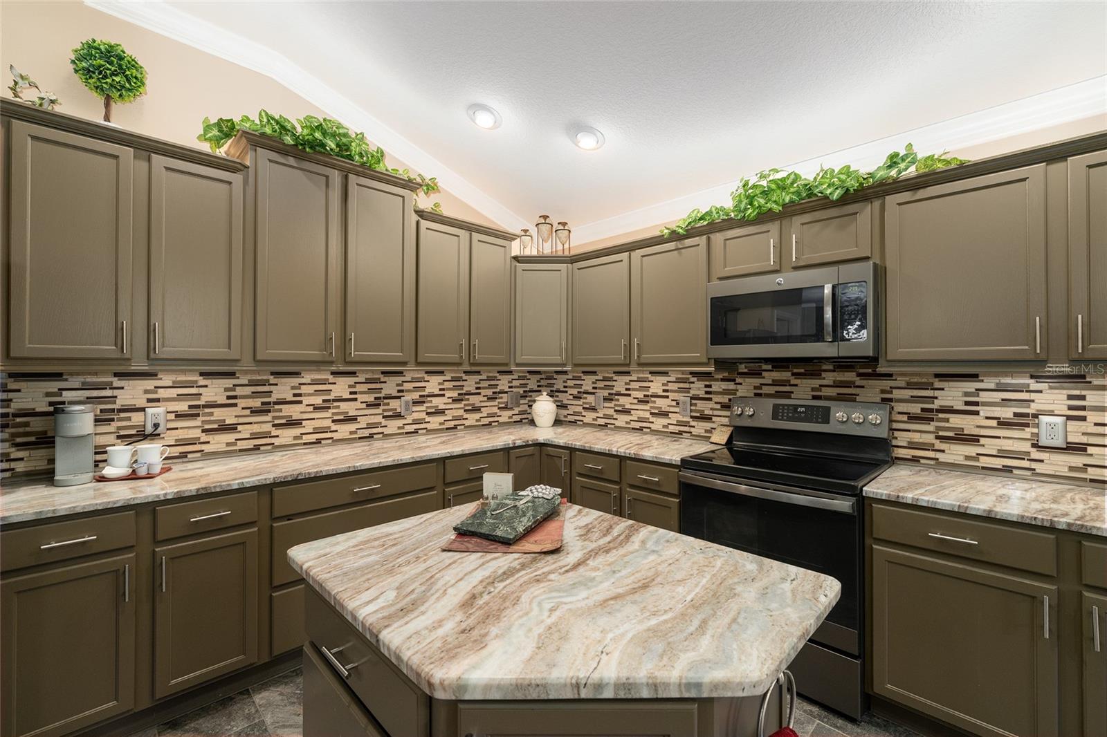 387 HARLOW LN, THE VILLAGES, FL — photo 15