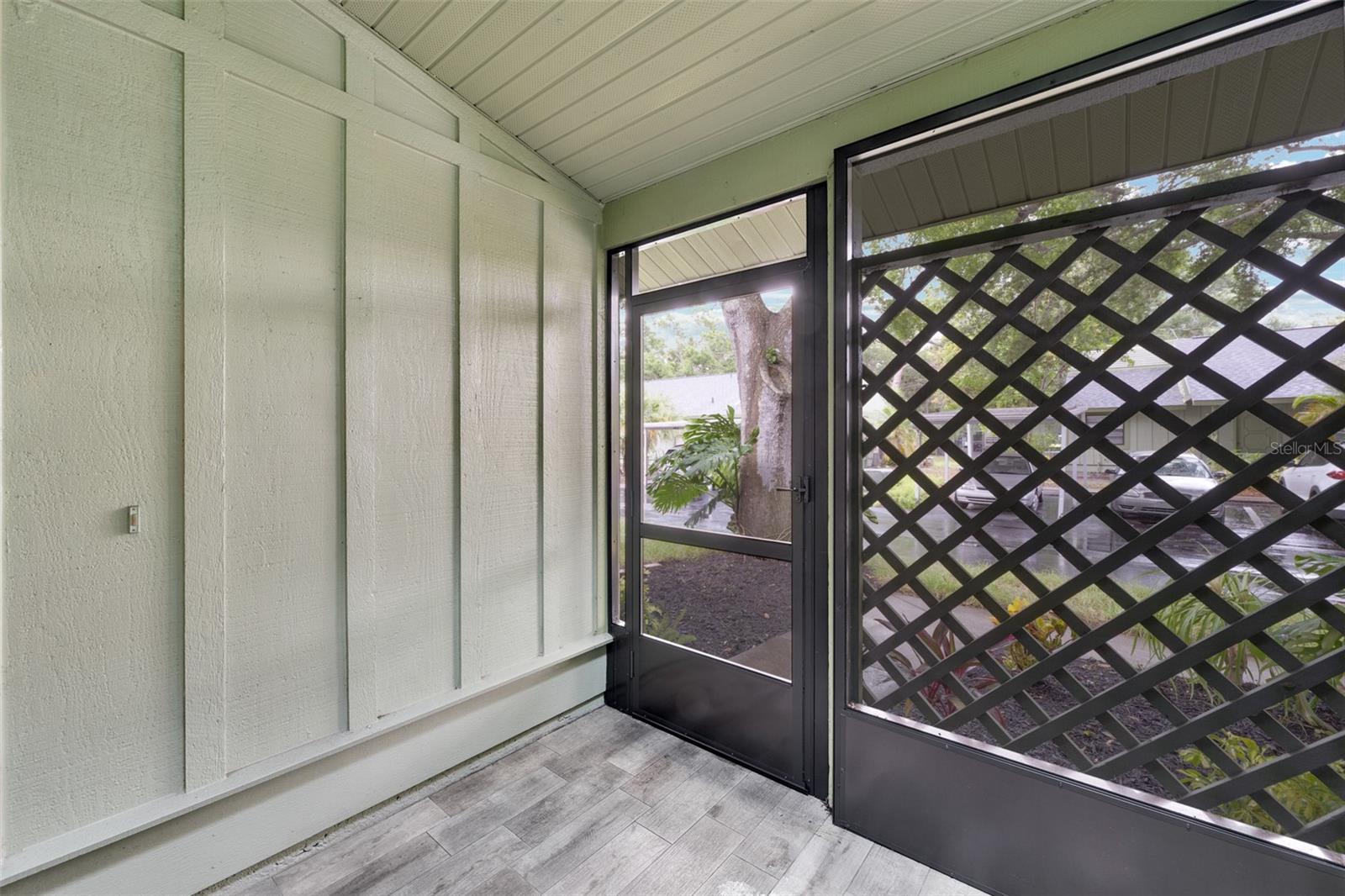 5015 BARRINGTON CIR #201, SARASOTA, FL — photo 2