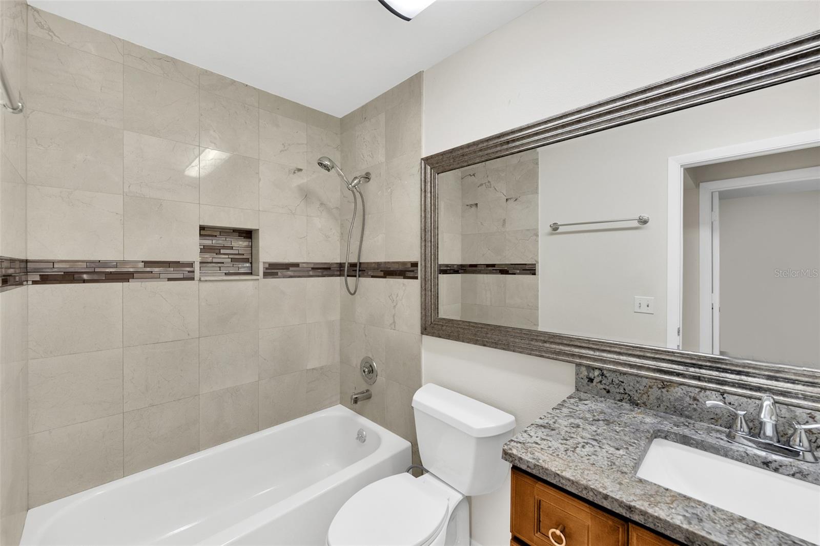 5015 BARRINGTON CIR #201, SARASOTA, FL — photo 12
