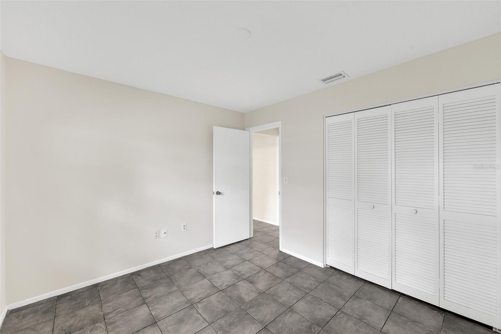 5015 BARRINGTON CIR #201, SARASOTA, FL — photo 15