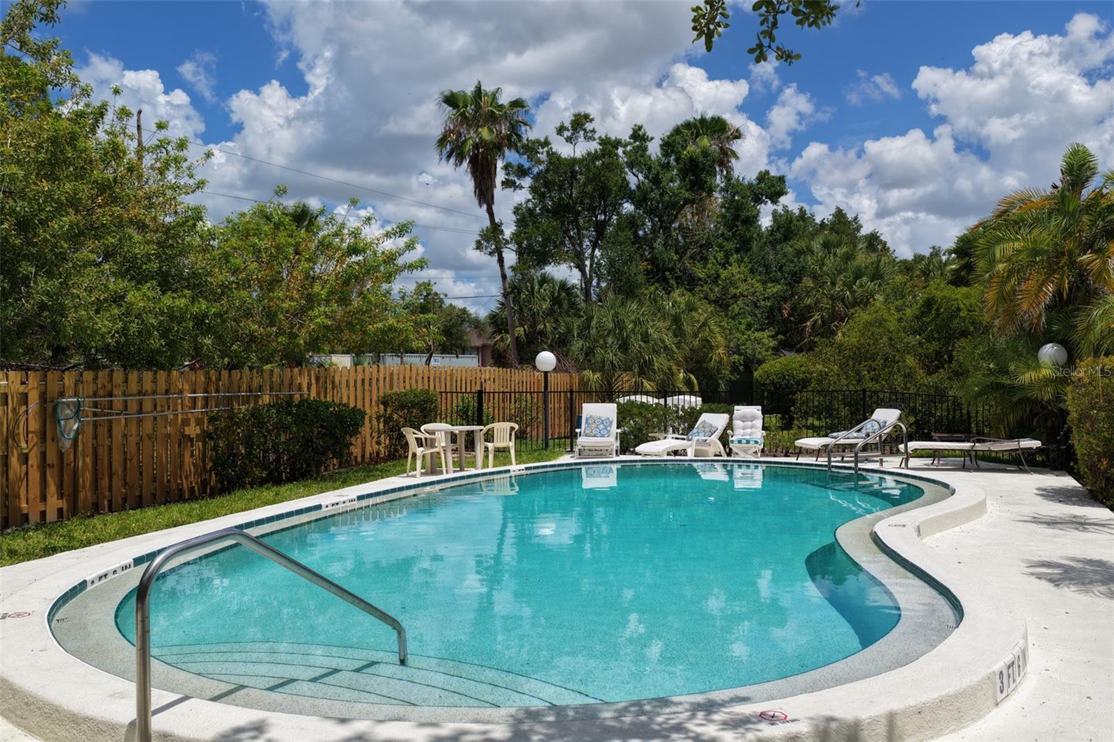 5015 BARRINGTON CIR #201, SARASOTA, FL — photo 32