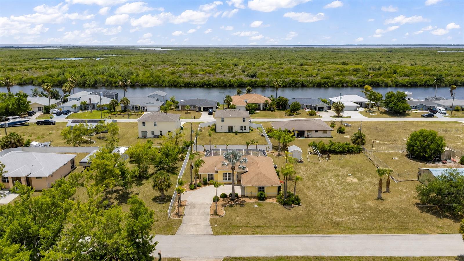 18075 PETOSKEY CIR, PORT CHARLOTTE, FL — photo 37